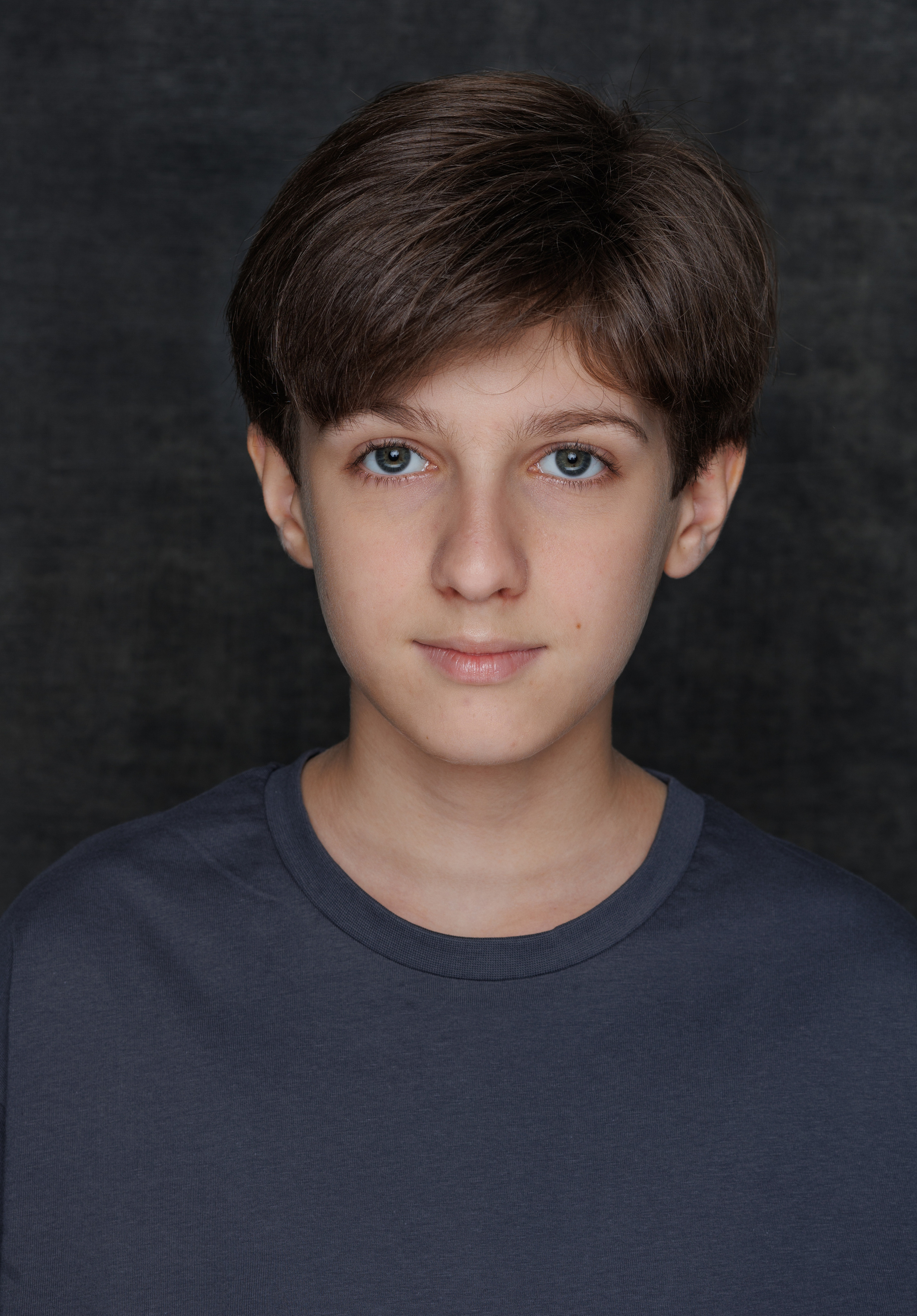 АРТЁМ. Я фотограф из Москвы к Вашим услугам