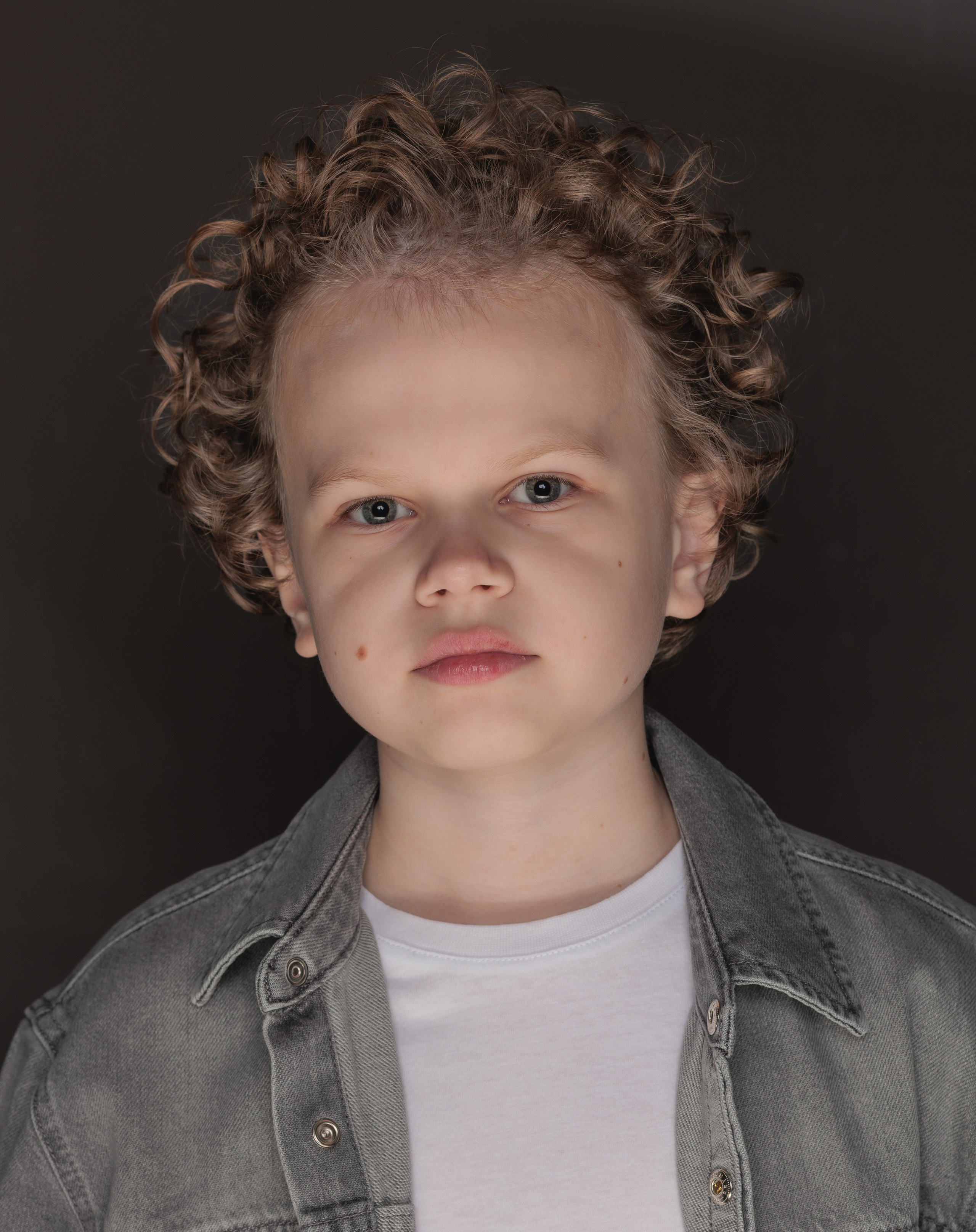 АНДРЕЙ. Я фотограф из Москвы к Вашим услугам