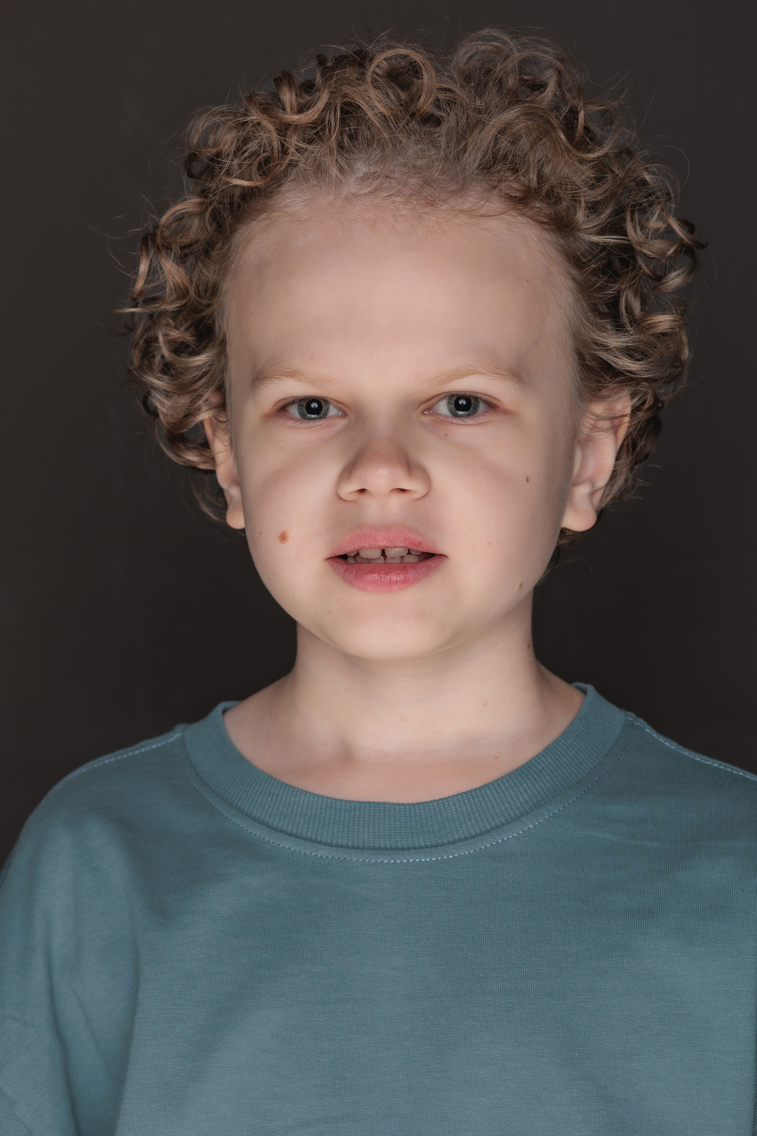 АНДРЕЙ. Я фотограф из Москвы к Вашим услугам