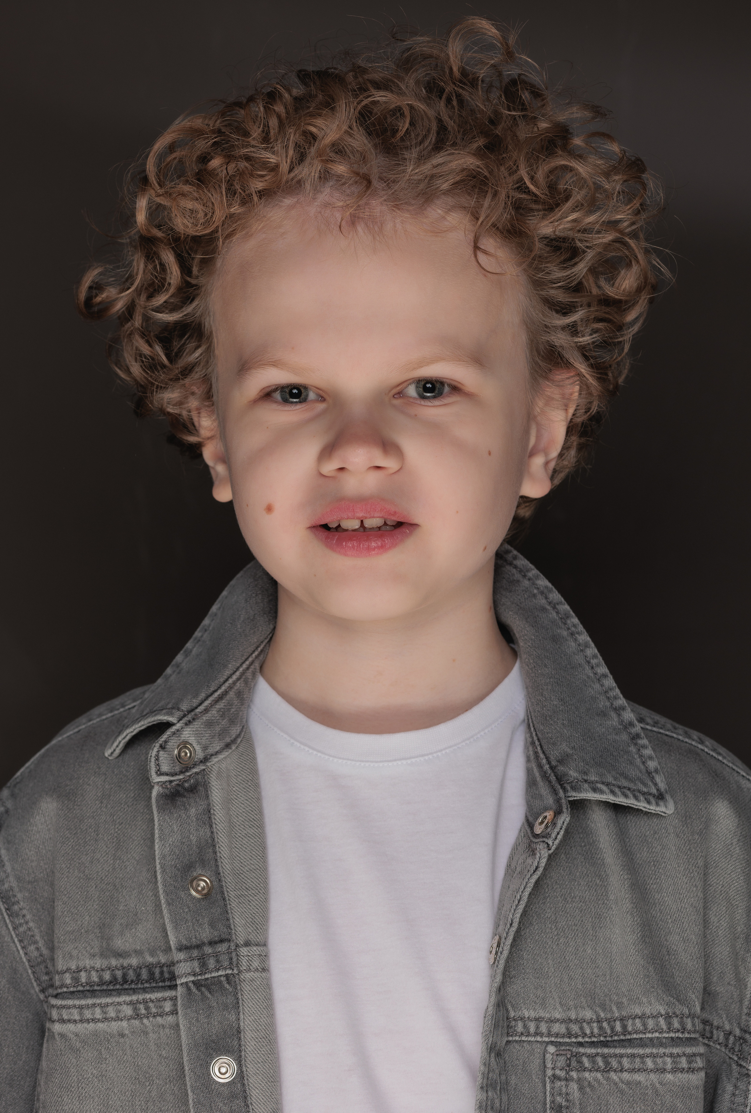 АНДРЕЙ. Я фотограф из Москвы к Вашим услугам