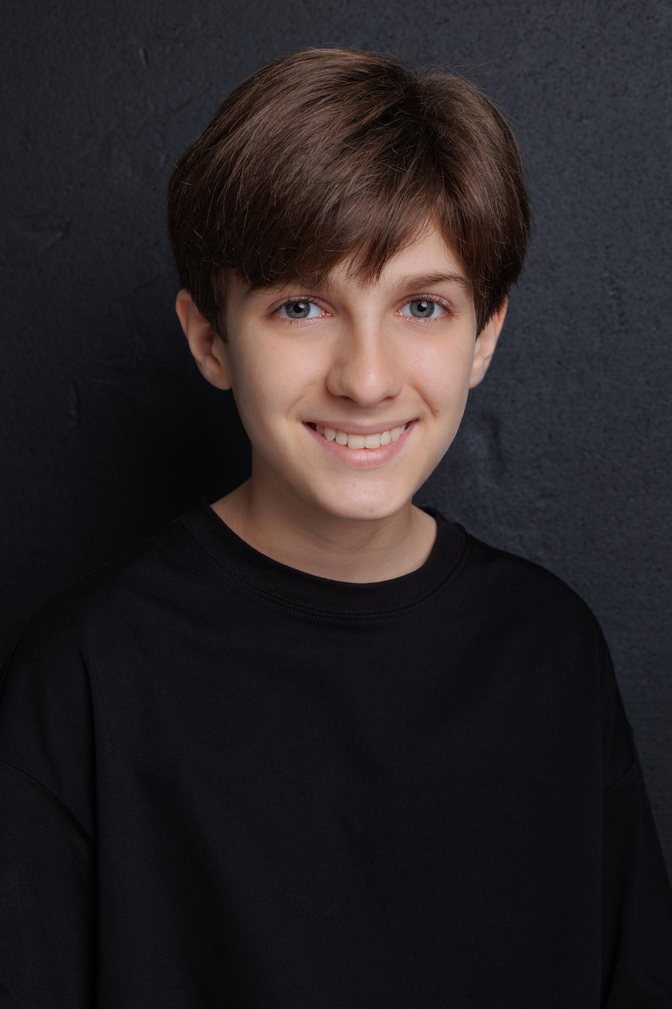 АРТЁМ. Я фотограф из Москвы к Вашим услугам