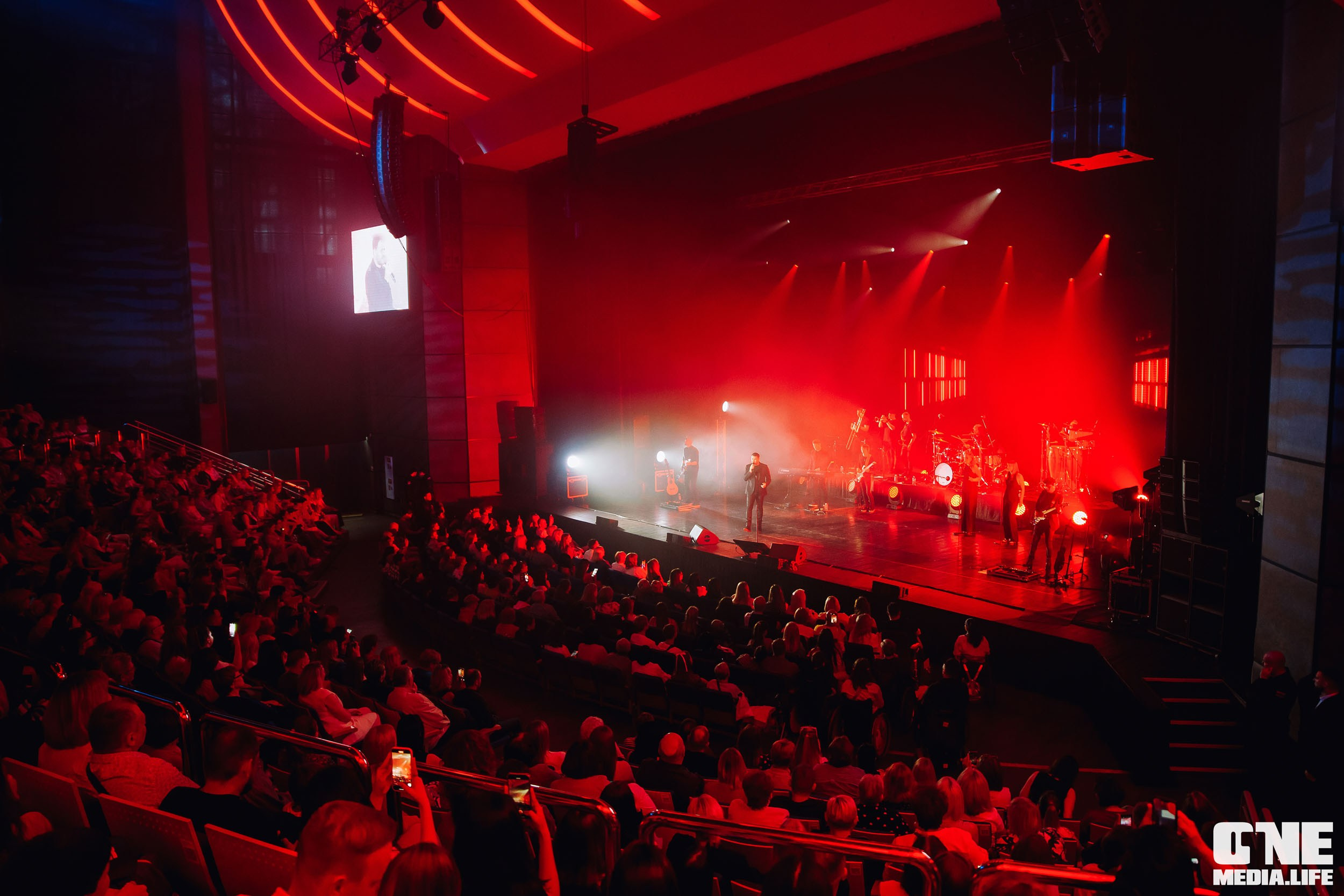 Фоторепортаж с концерта Эмина в Янтарь Холле. One Media Life: фоторепортажи, фотоотчеты с мероприятий и заведений