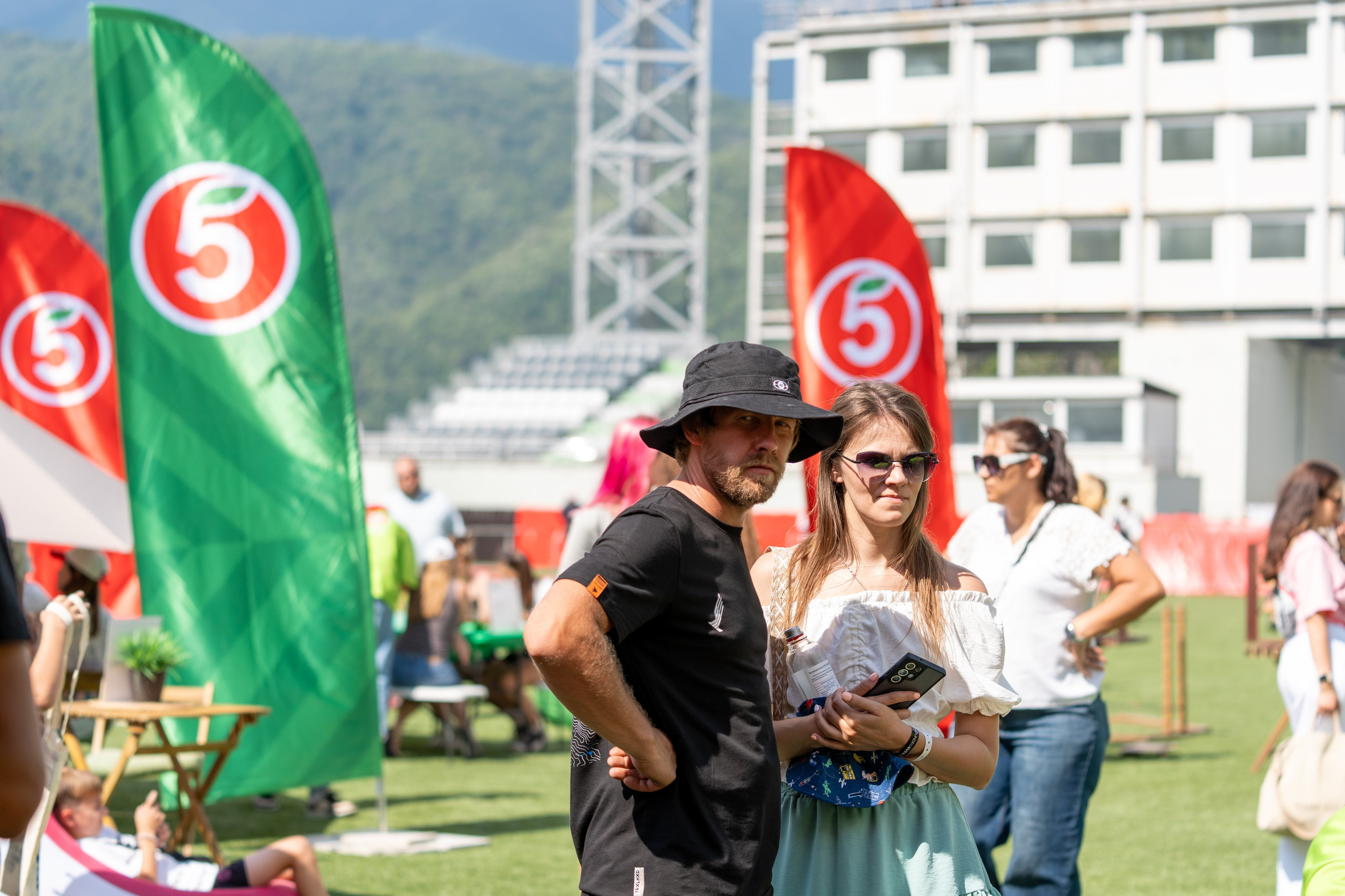 Фотоотчет партнеской интеграции для сети «Пятерочка» на фестивале «Grounded». Репортажный фотограф в Красной Поляне и Сочи Павлюченко Екатерина