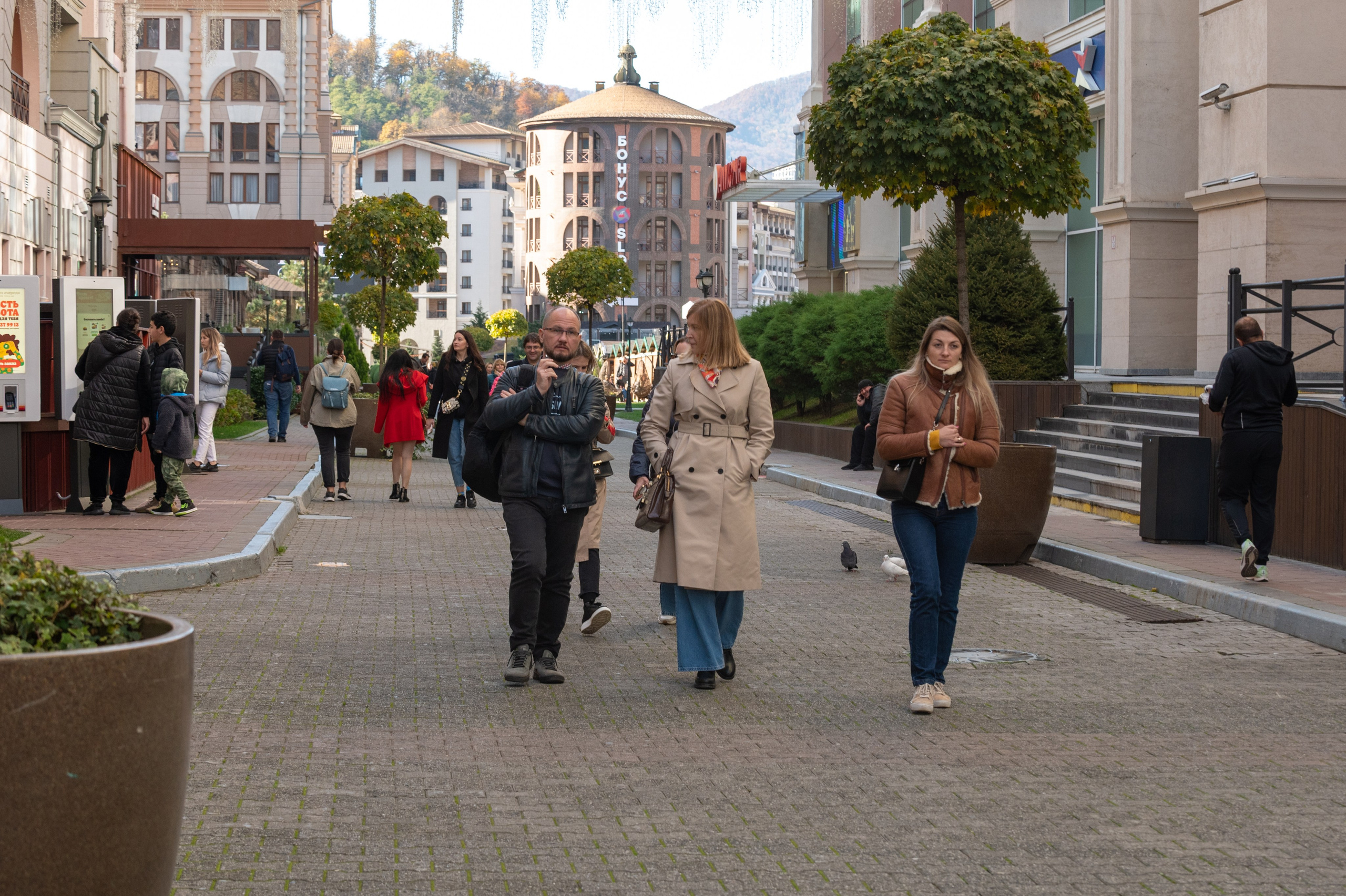Mice мероприятие — прогулка на водопад Поликаря на курорте Красная Поляна. Репортажный фотограф в Красной Поляне и Сочи Павлюченко Екатерина