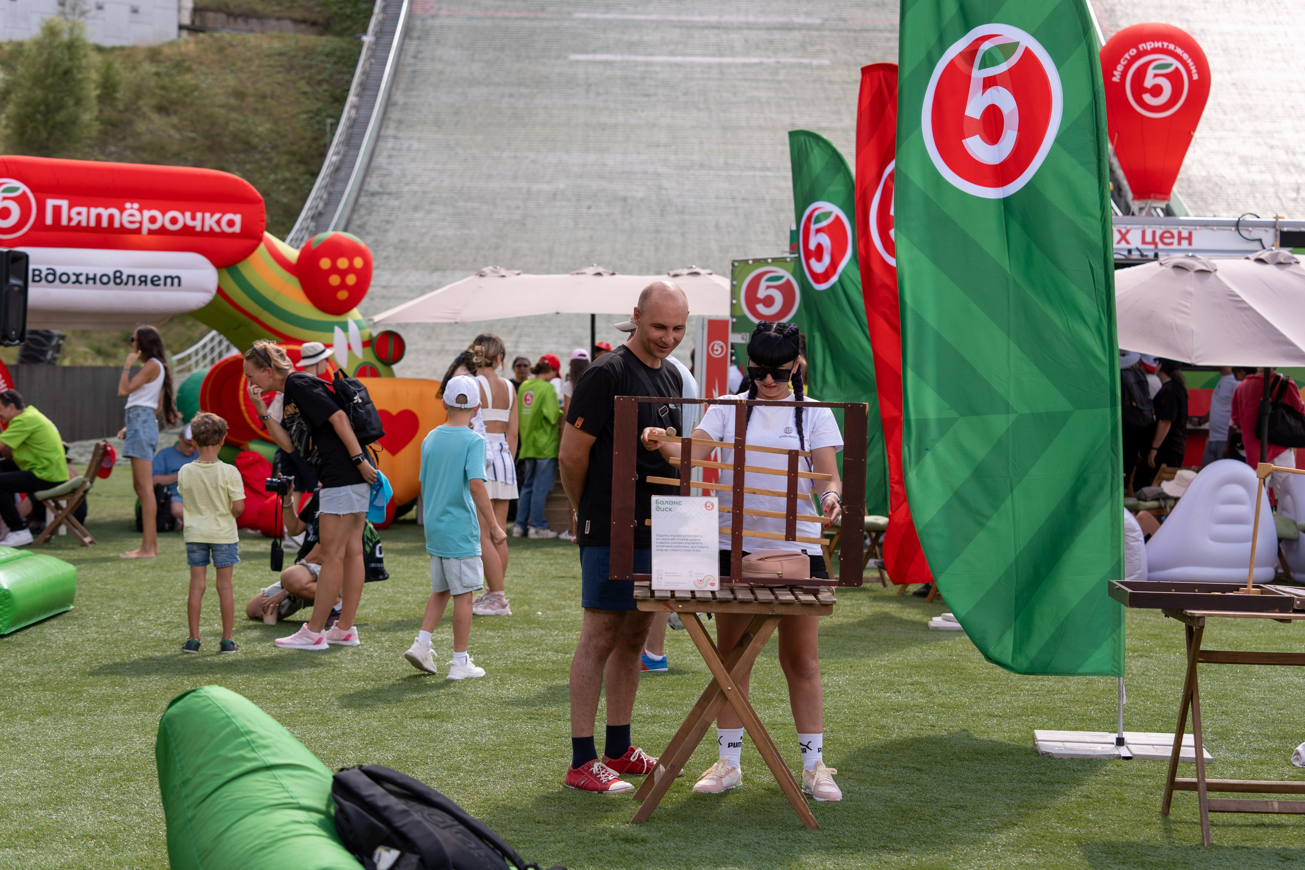 Фотоотчет партнеской интеграции для сети «Пятерочка» на фестивале «Grounded». Репортажный фотограф в Красной Поляне и Сочи Павлюченко Екатерина