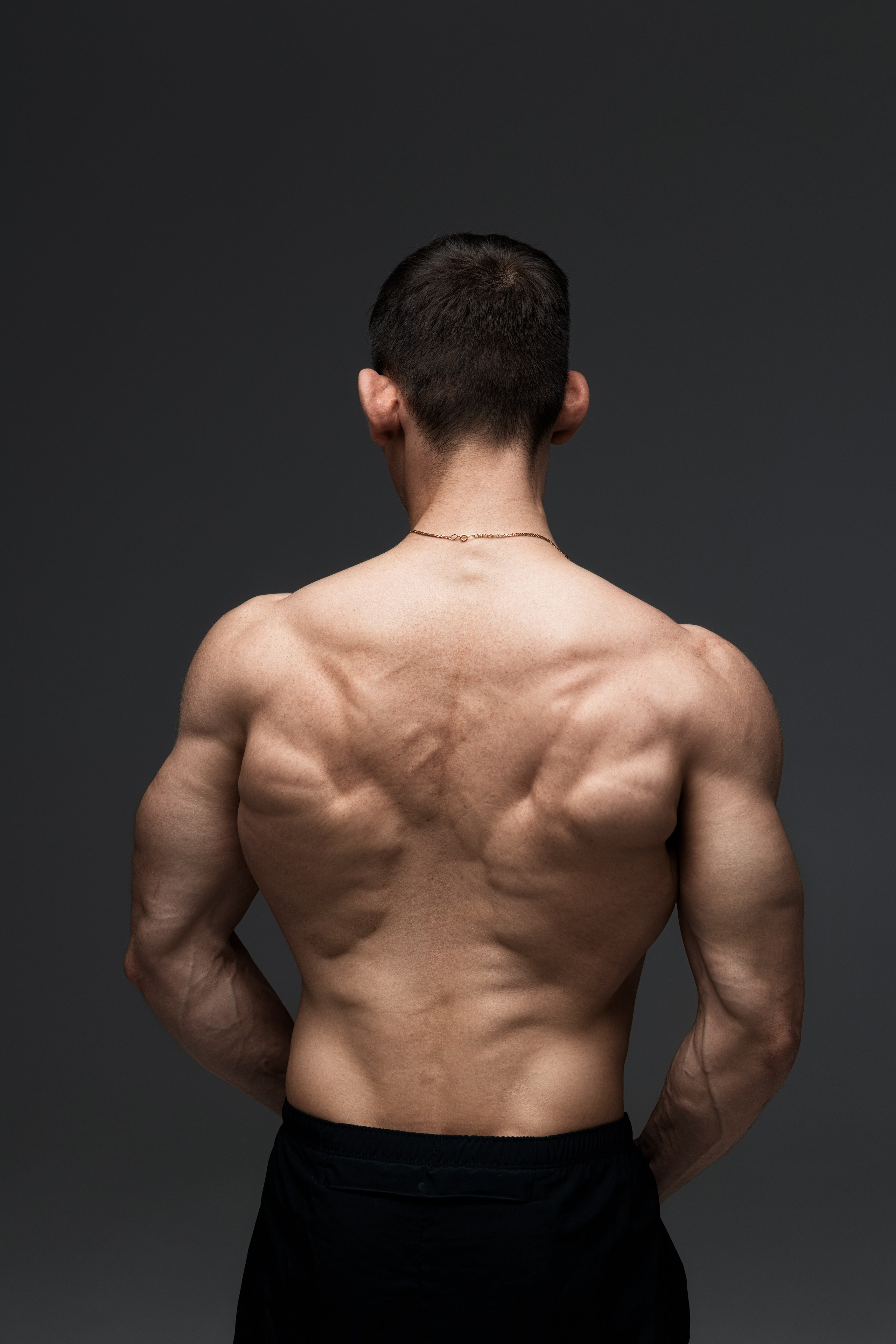 Съемка с Владом на циклораме с импульсным светом для себя и контента. Дмитрий Шульгин, портретный фотограф в Воронеже