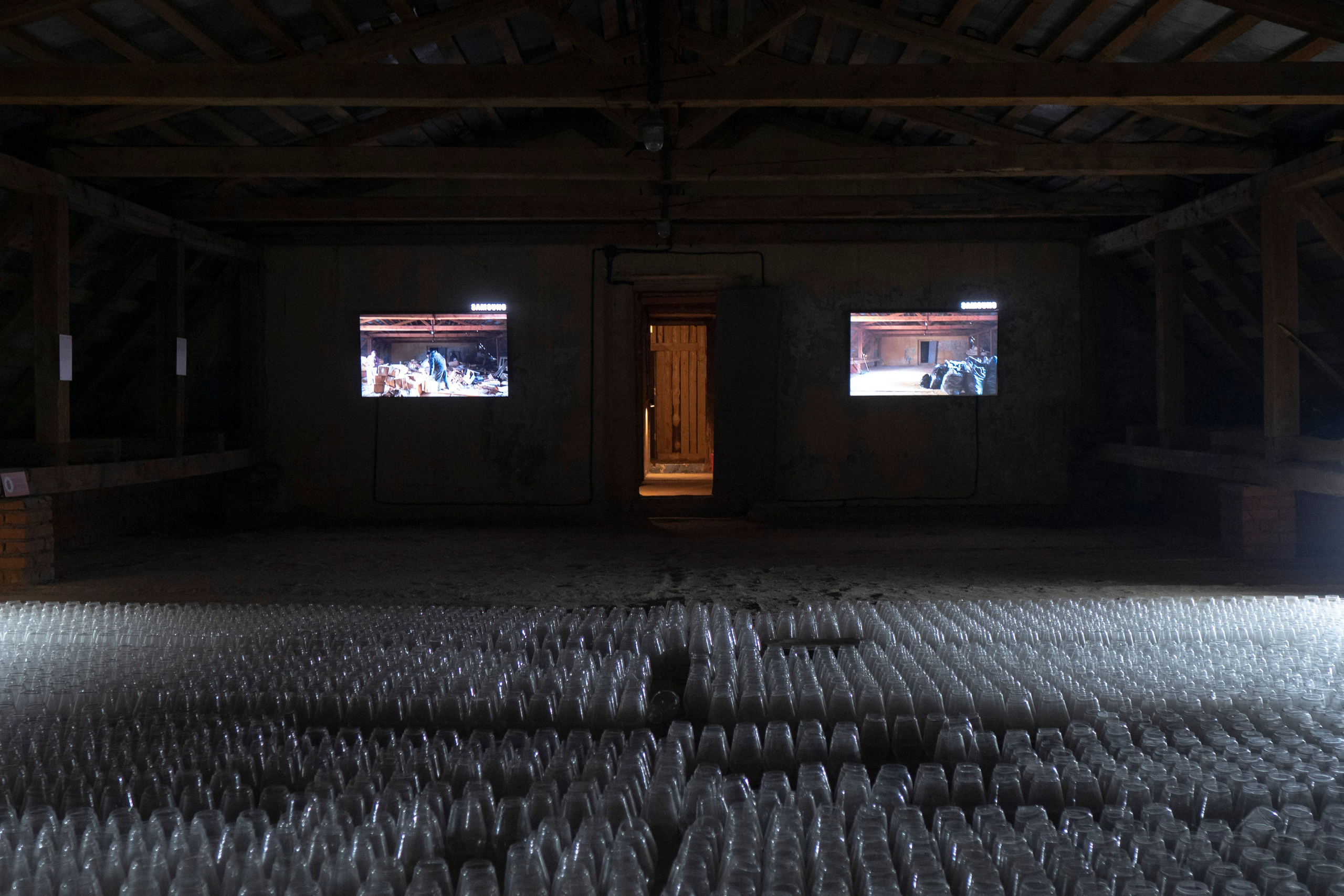 Убери это в ту комнату. Daria Morozova