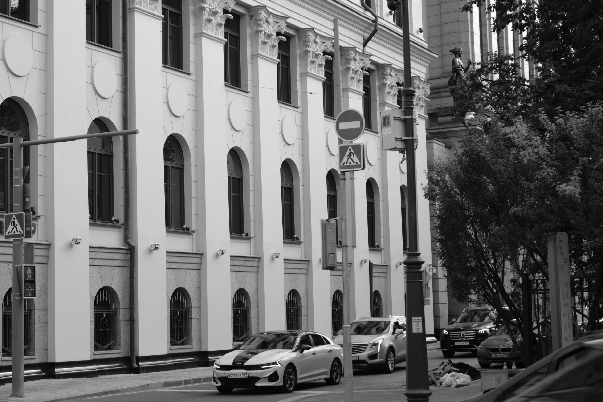 Городские черты. Кудри под панамой