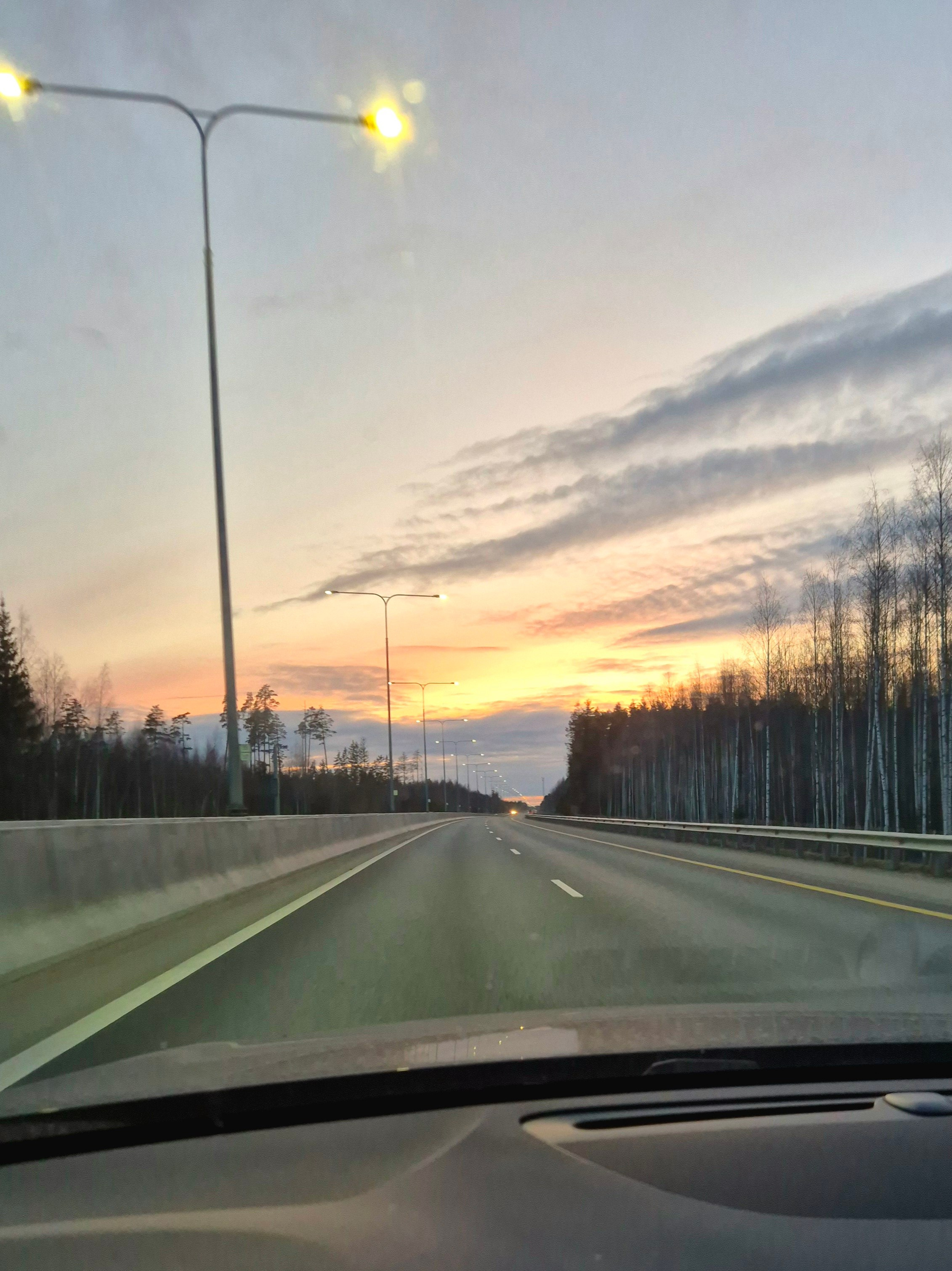 В 18:00 стартовали из Москвы.