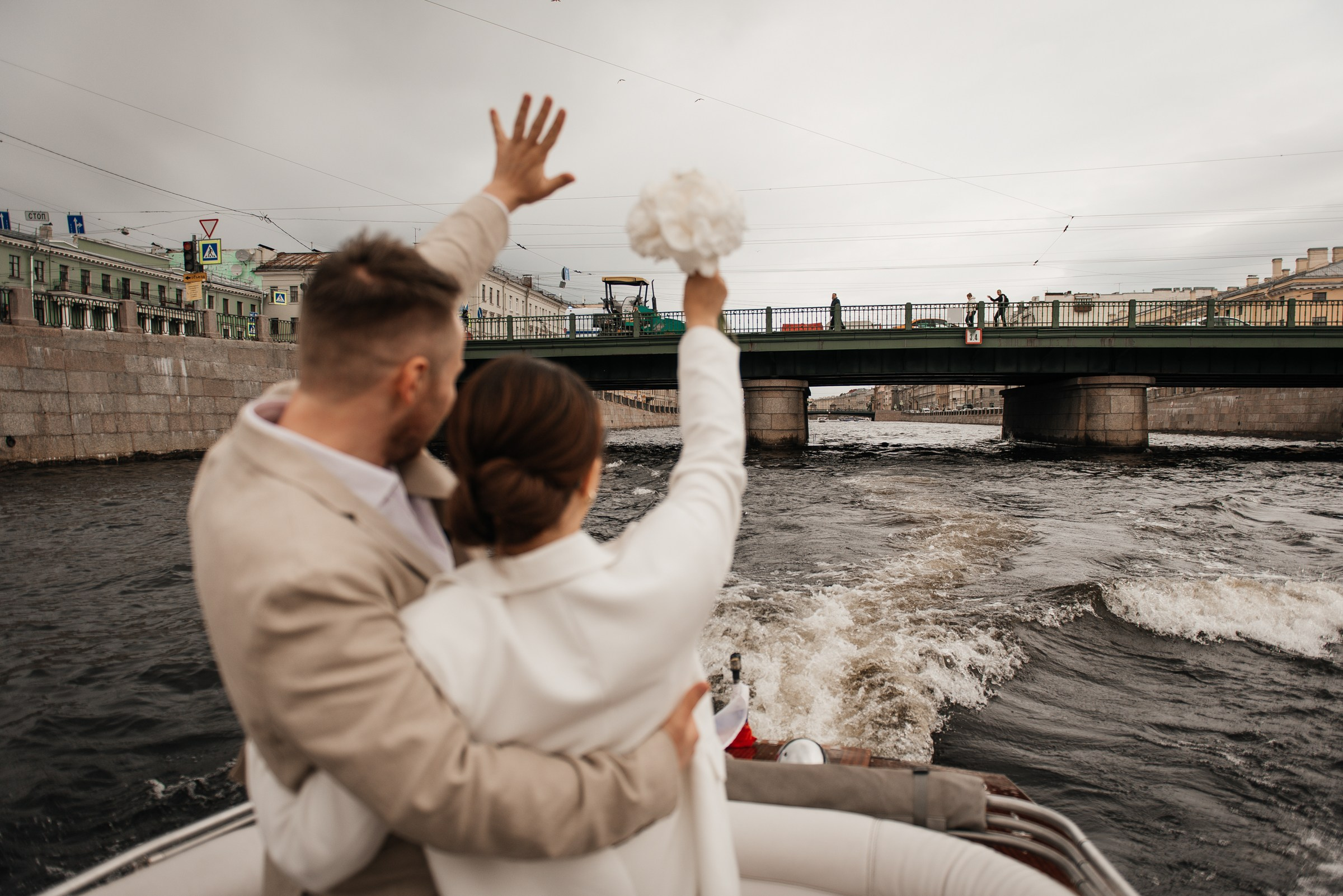 свадебная прогулка на катере по Неве