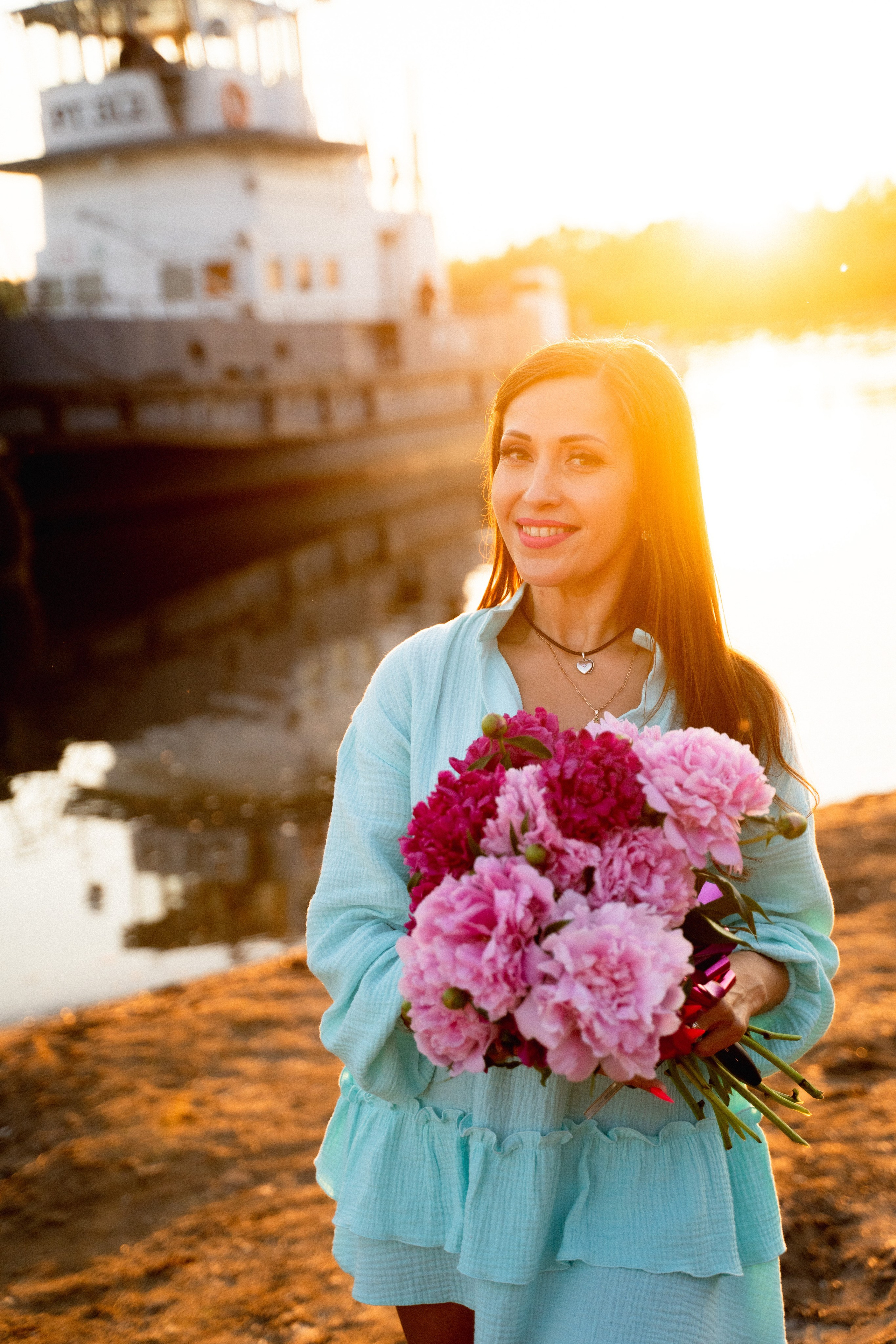 Девушки на берегу