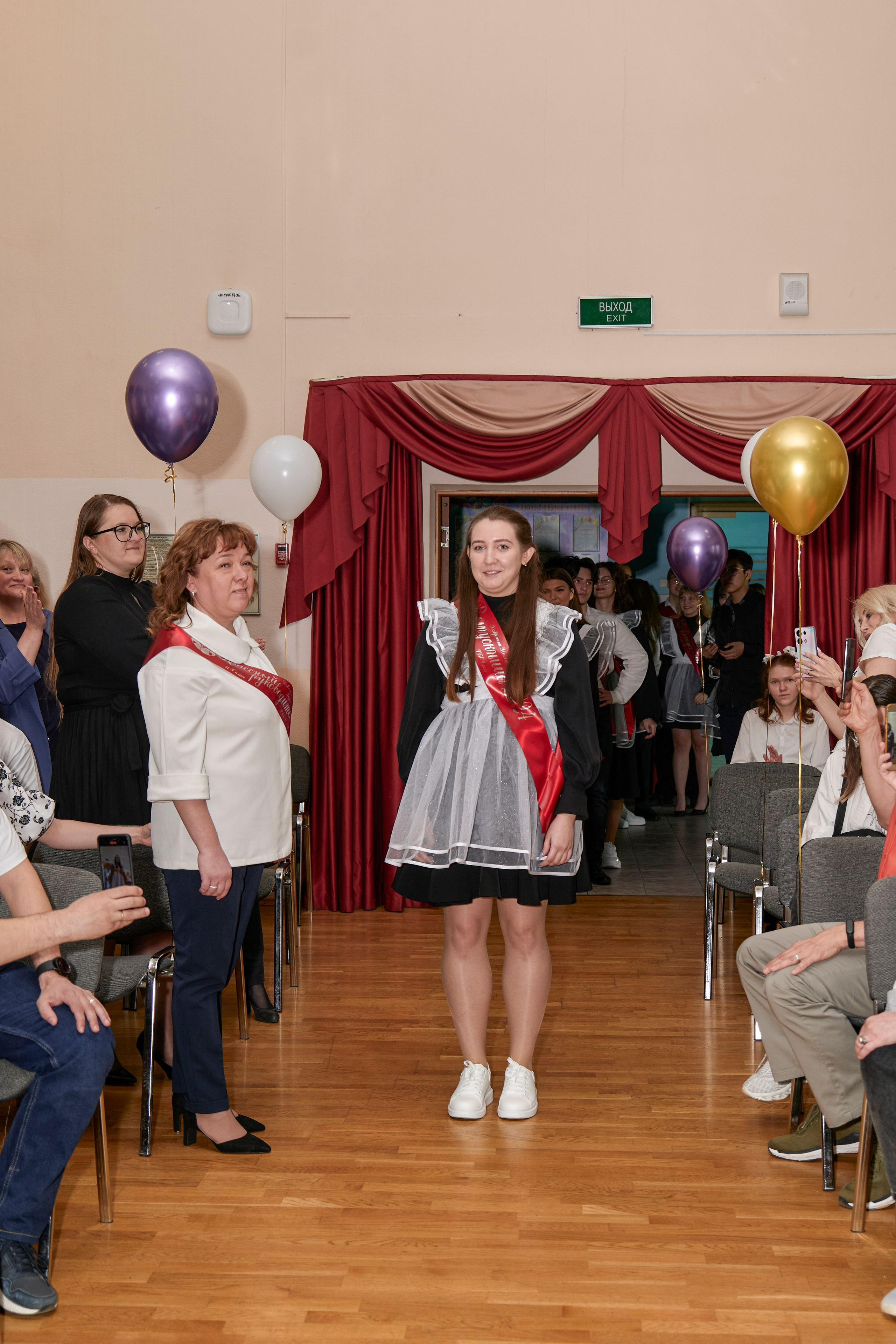 Последний звонок школа 1413. Детский и семейный фотограф г. Москва Оксана Катаджи
