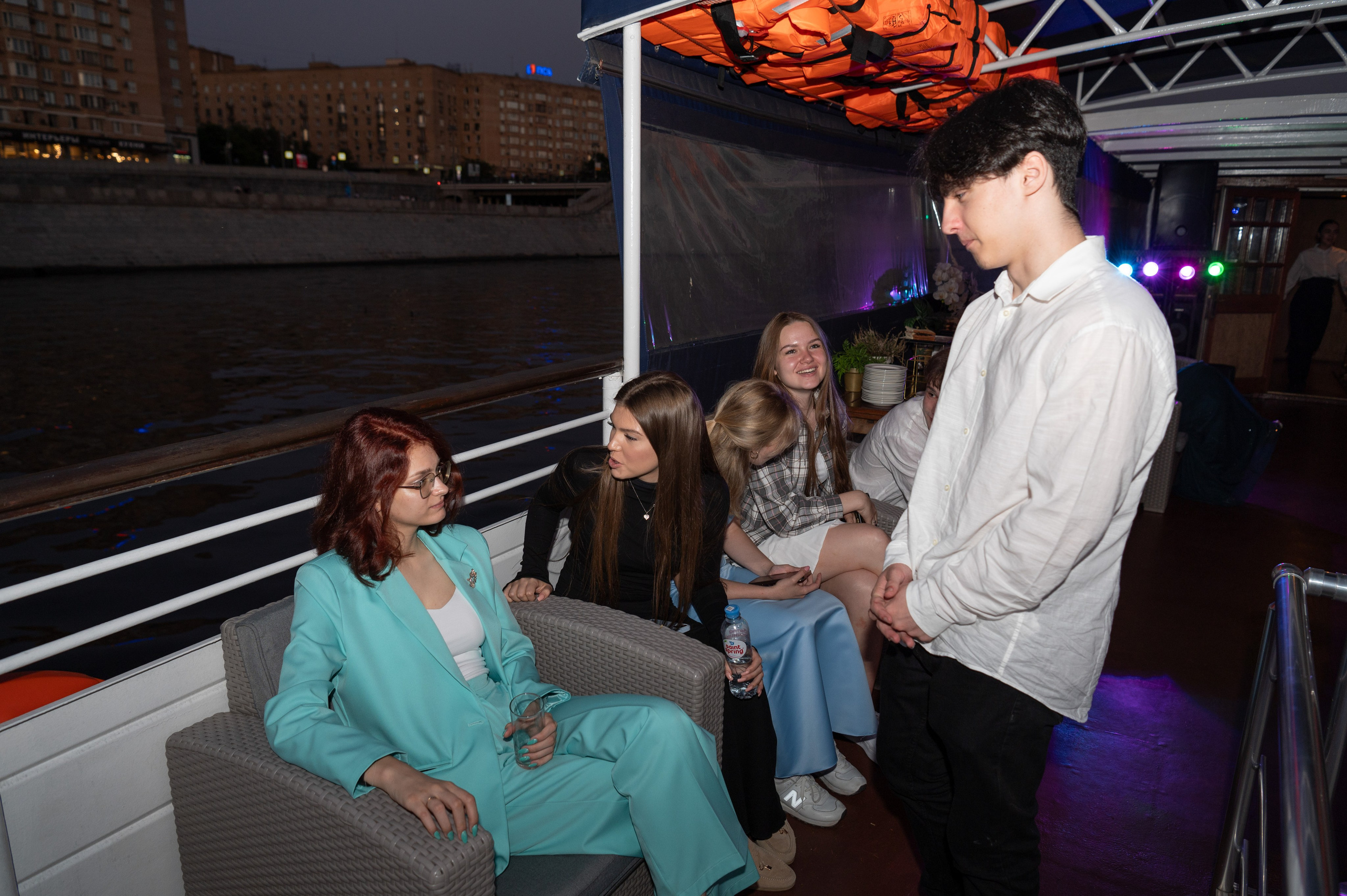 Выпускной вечер 11 класс на теплоходе. Детский и семейный фотограф г. Москва Оксана Катаджи