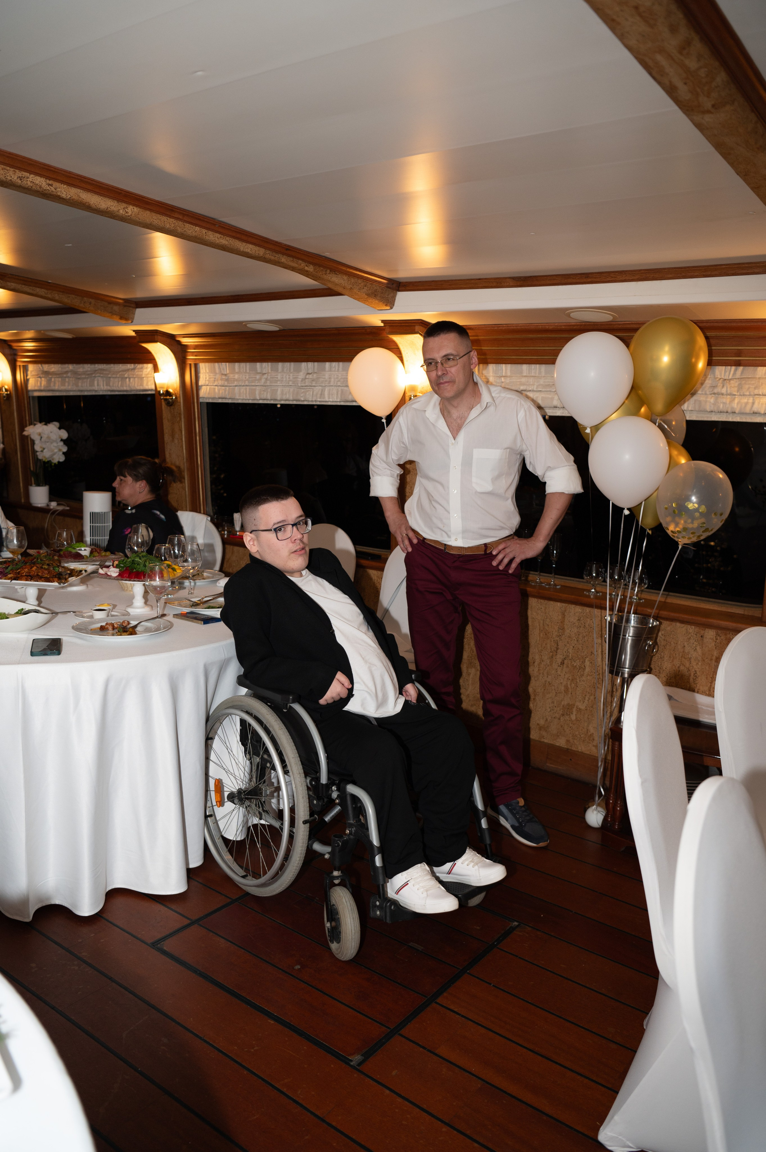 Выпускной вечер 11 класс на теплоходе. Детский и семейный фотограф г. Москва Оксана Катаджи