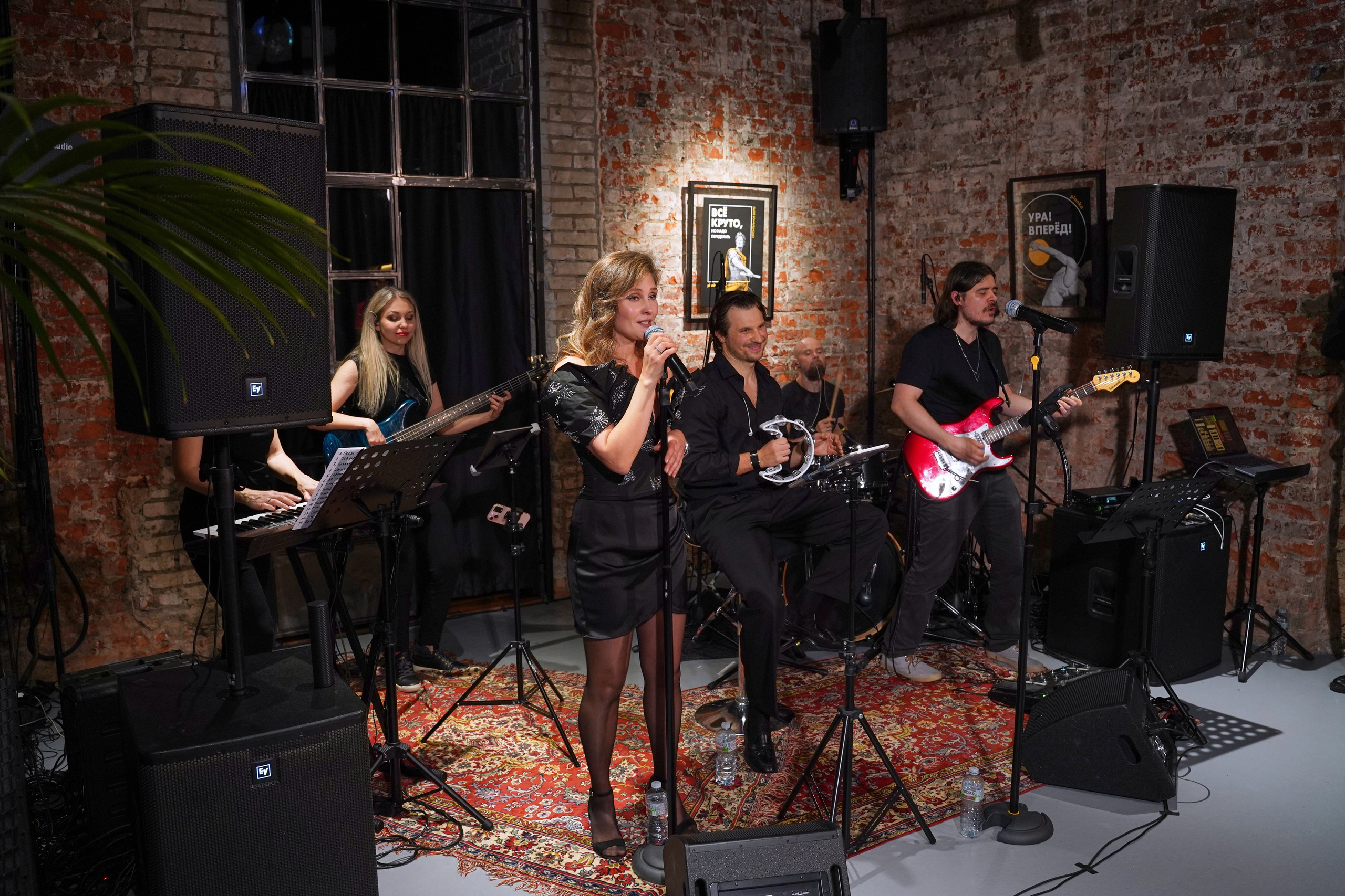 Концерт кавер группы. Фотограф