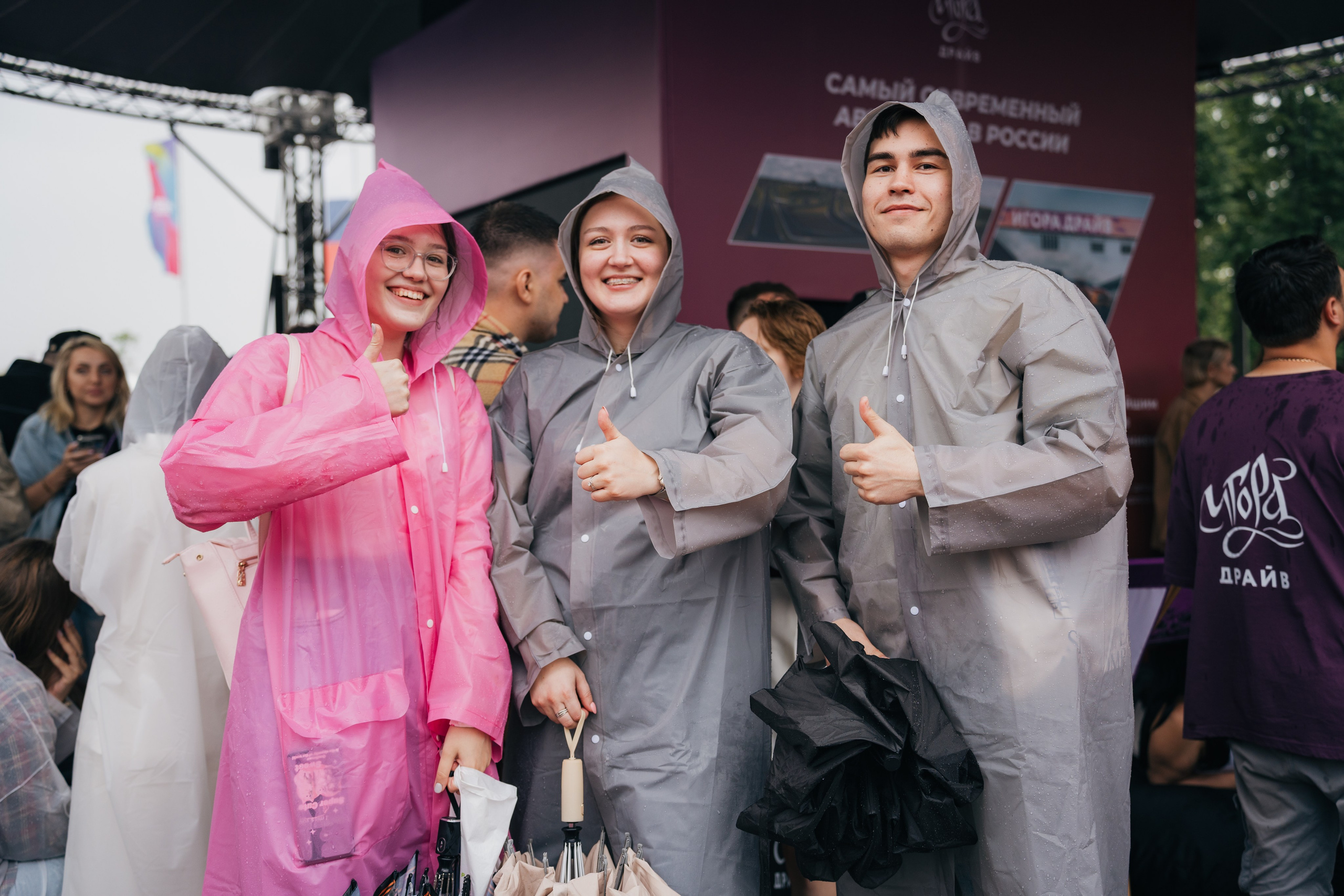 Стенд Igora Drive на фестивале VK Fest 2025. Ilya Foxy — автомобильный фотограф