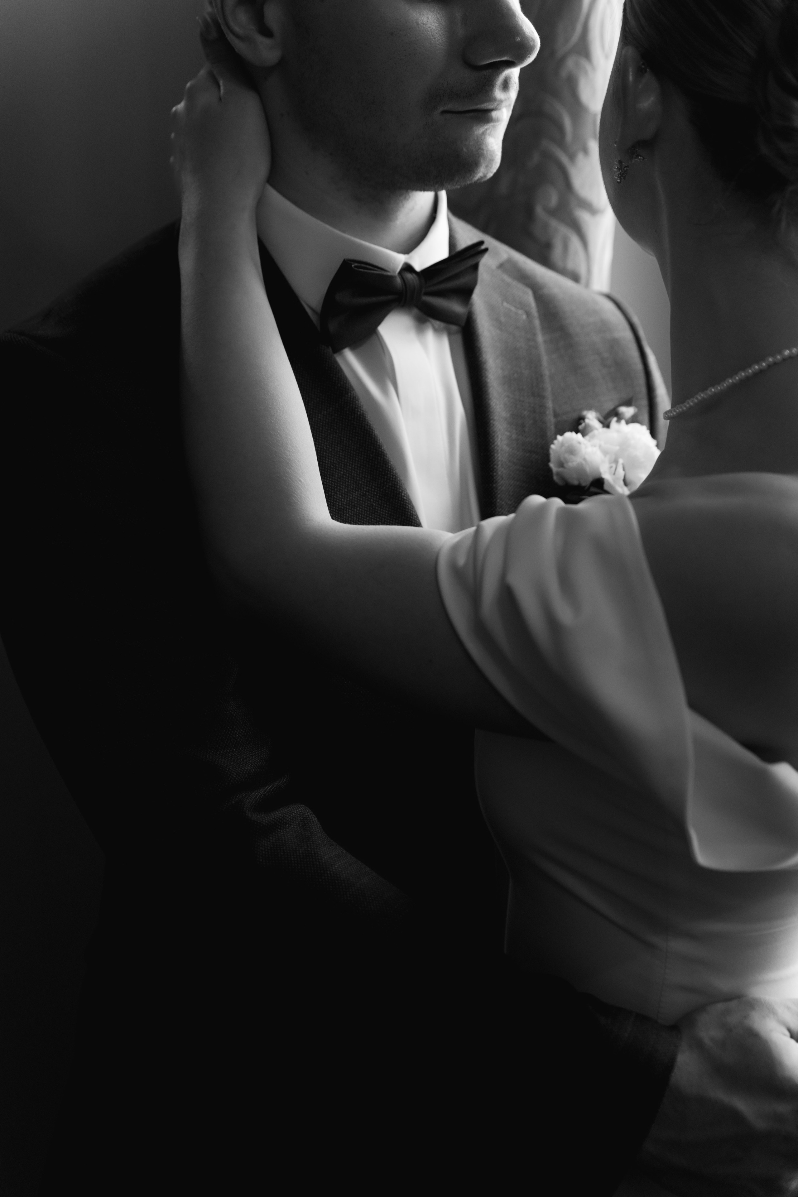 Свадебная фотосессия в отеле Чайковский г. Калининград. Свадебный фотограф Калининград