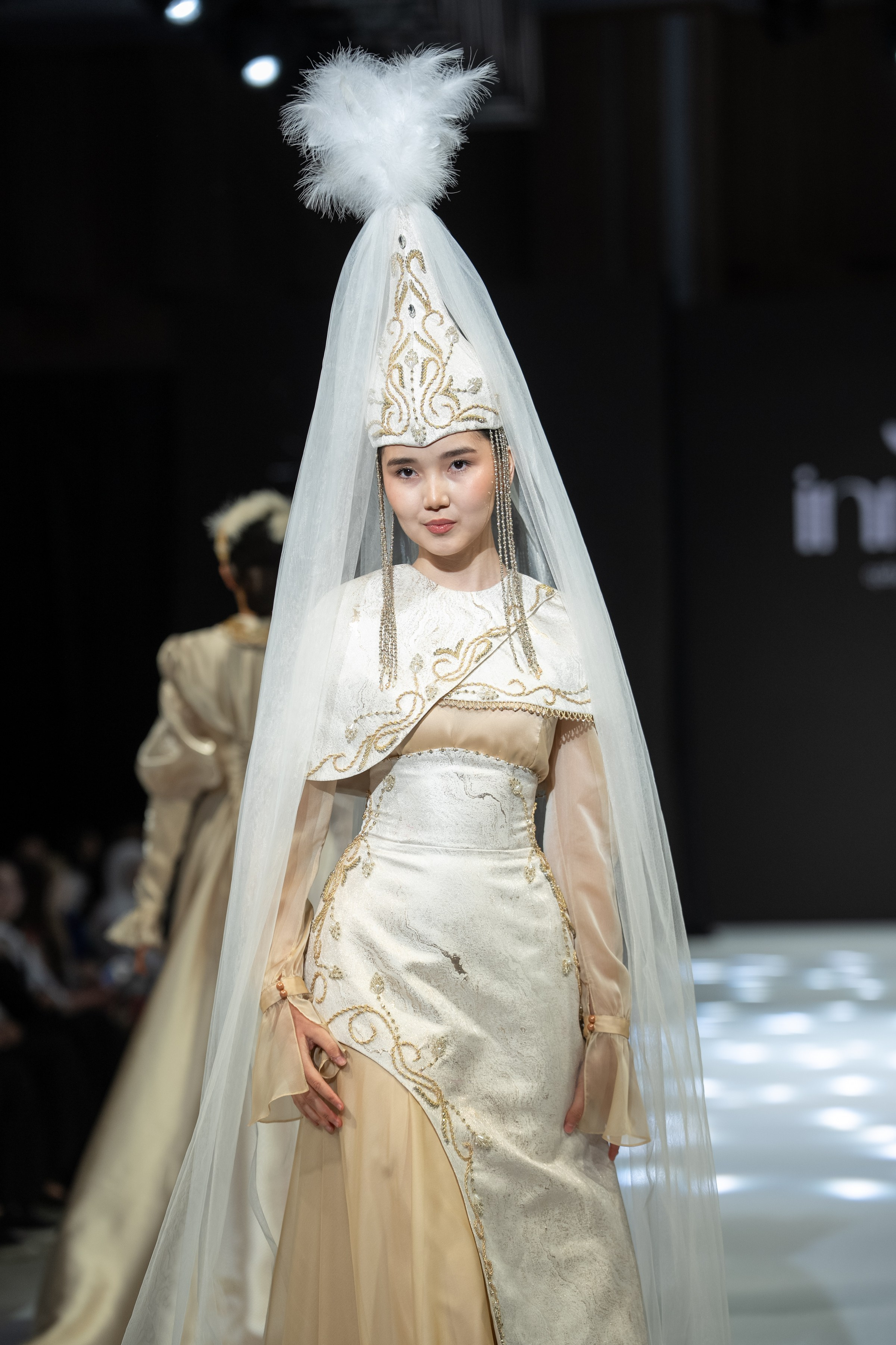 EURASIAN FASHION WEEK Innes. Сайт Алматинского НЮ АРТ, будуар и фэшн фотографа Дениса Карпенко
