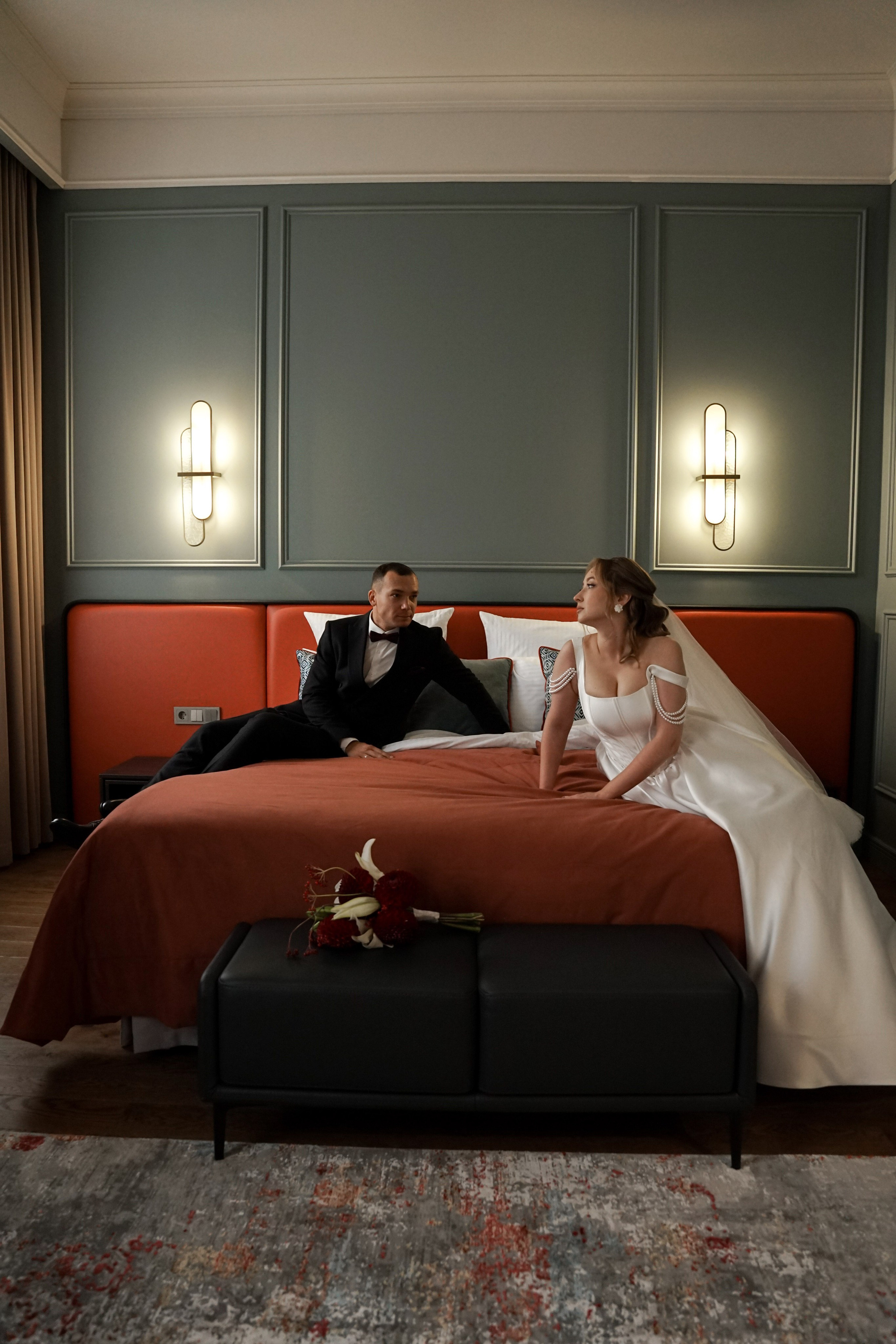 Кристина и Андрей: лавстори в гостинице и динамичный банкет. Фотограф в Иркутске