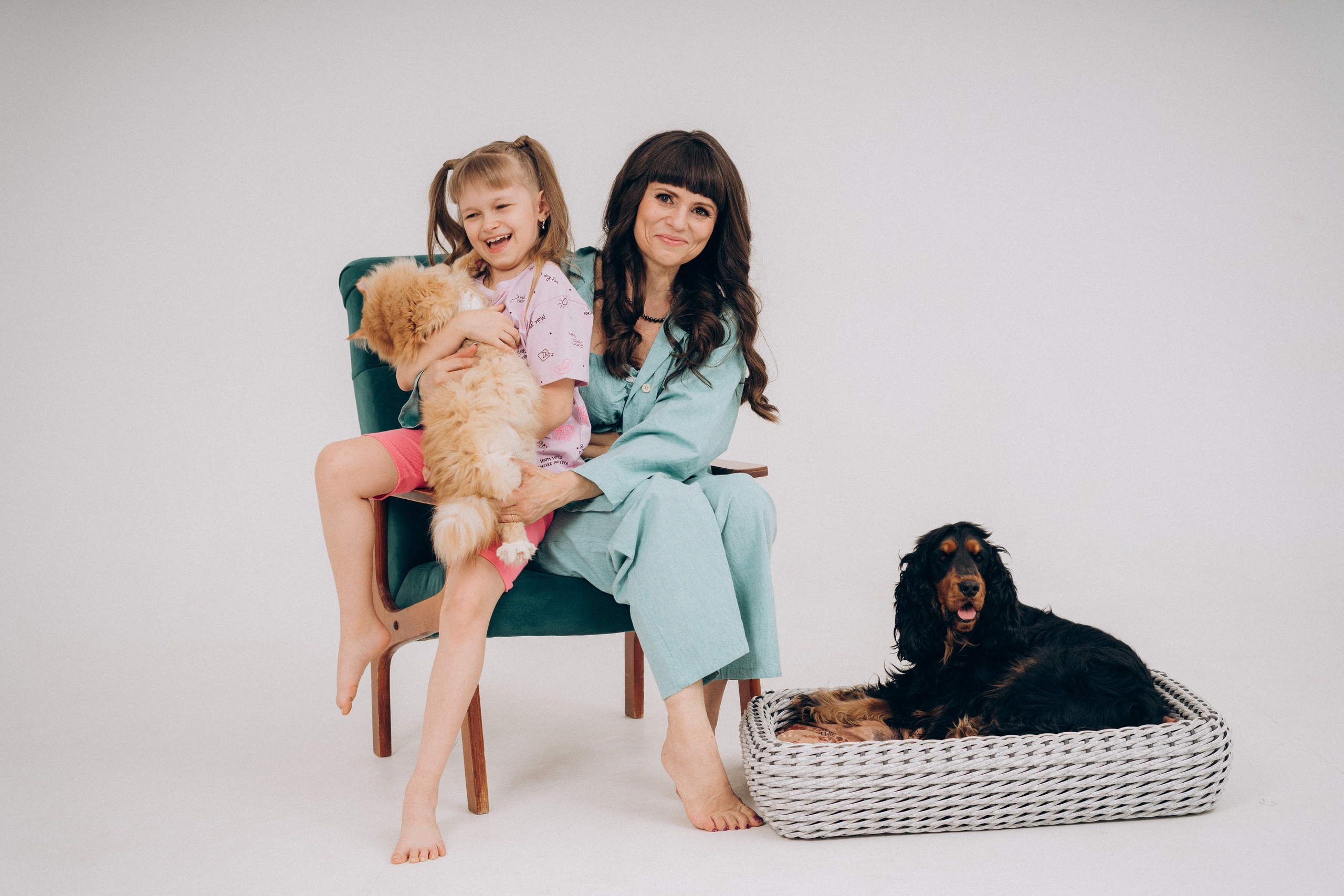 Ирины, Олеся и их питомцы. Семейный фотограф СПб Анастасия Василь. Фотосессия на годик