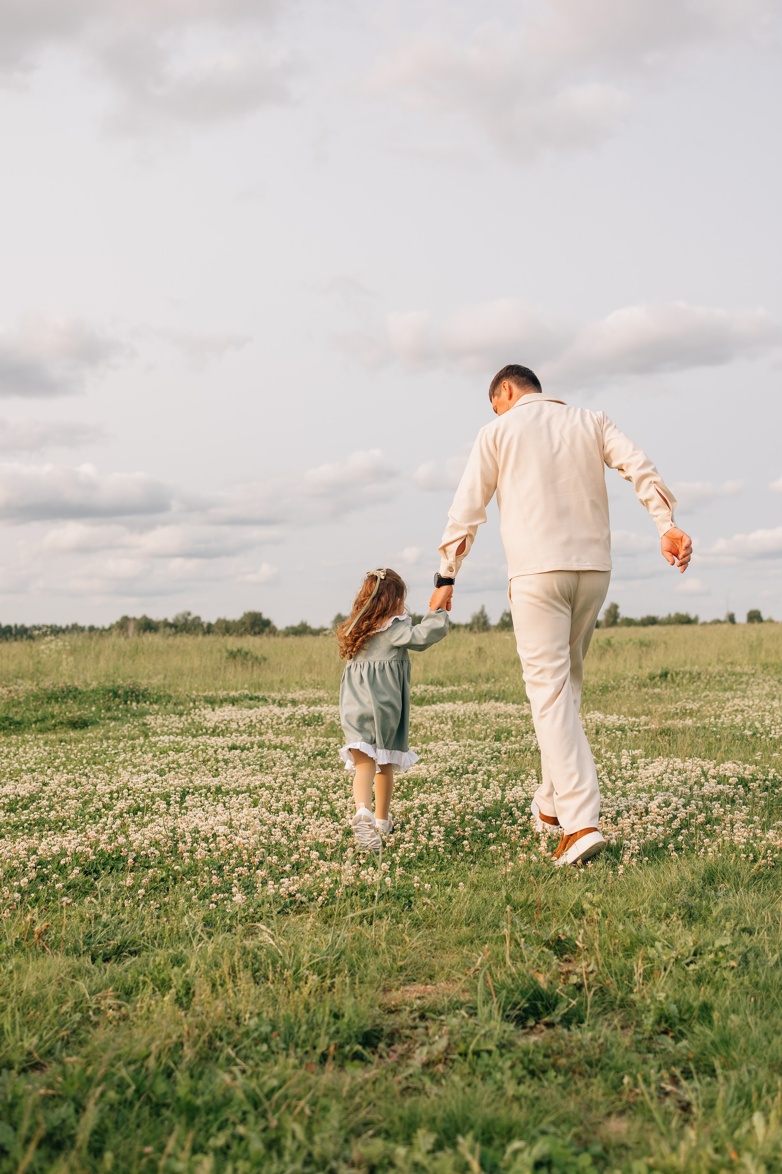 Анна, Марчелло, Настенька и Влада в поле. Фотограф Москва Светлана Кирюшина