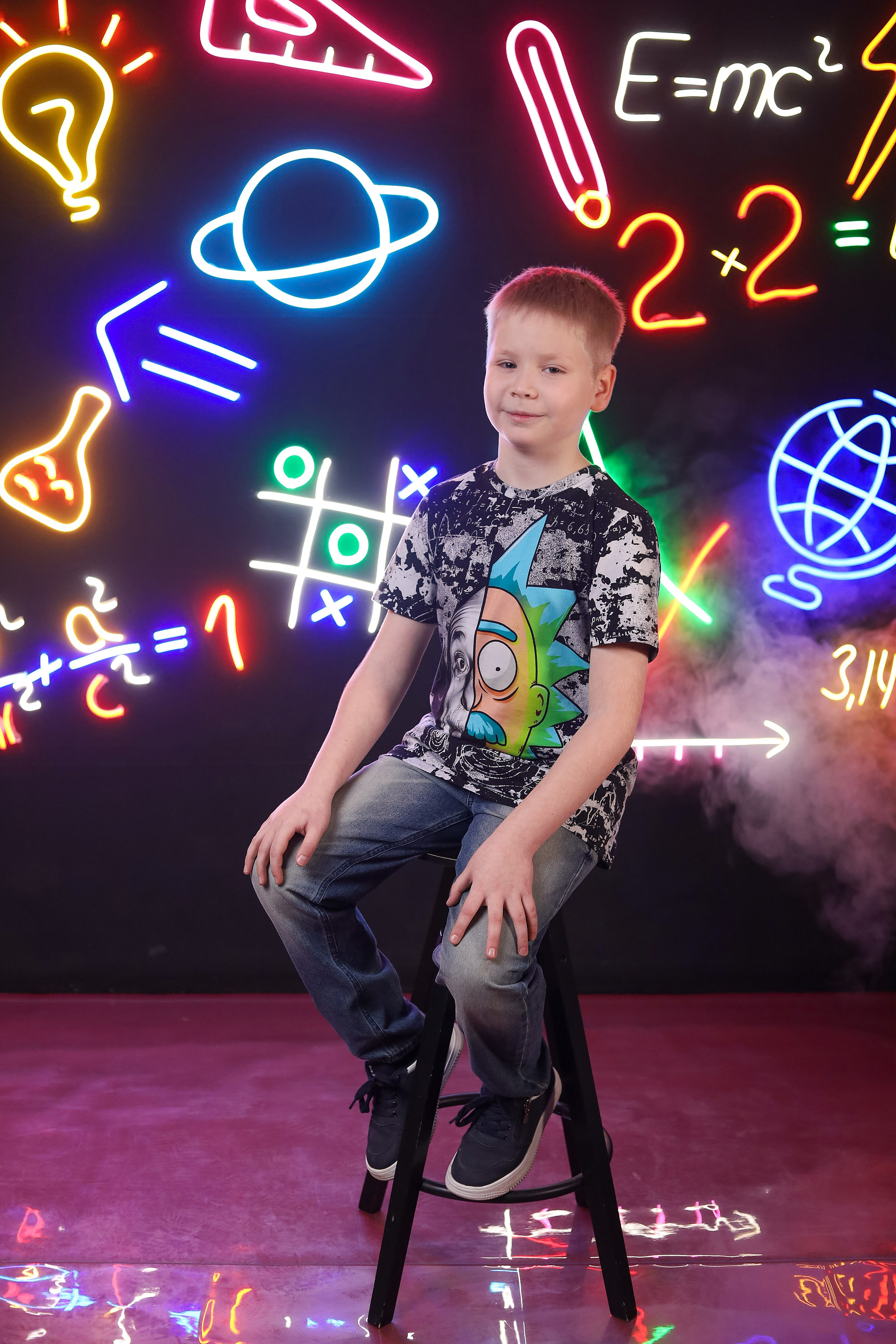 Выпускной альбом "Неон". Выпускные альбомы в Тюмени для школ, садов, вузов спортивных секций