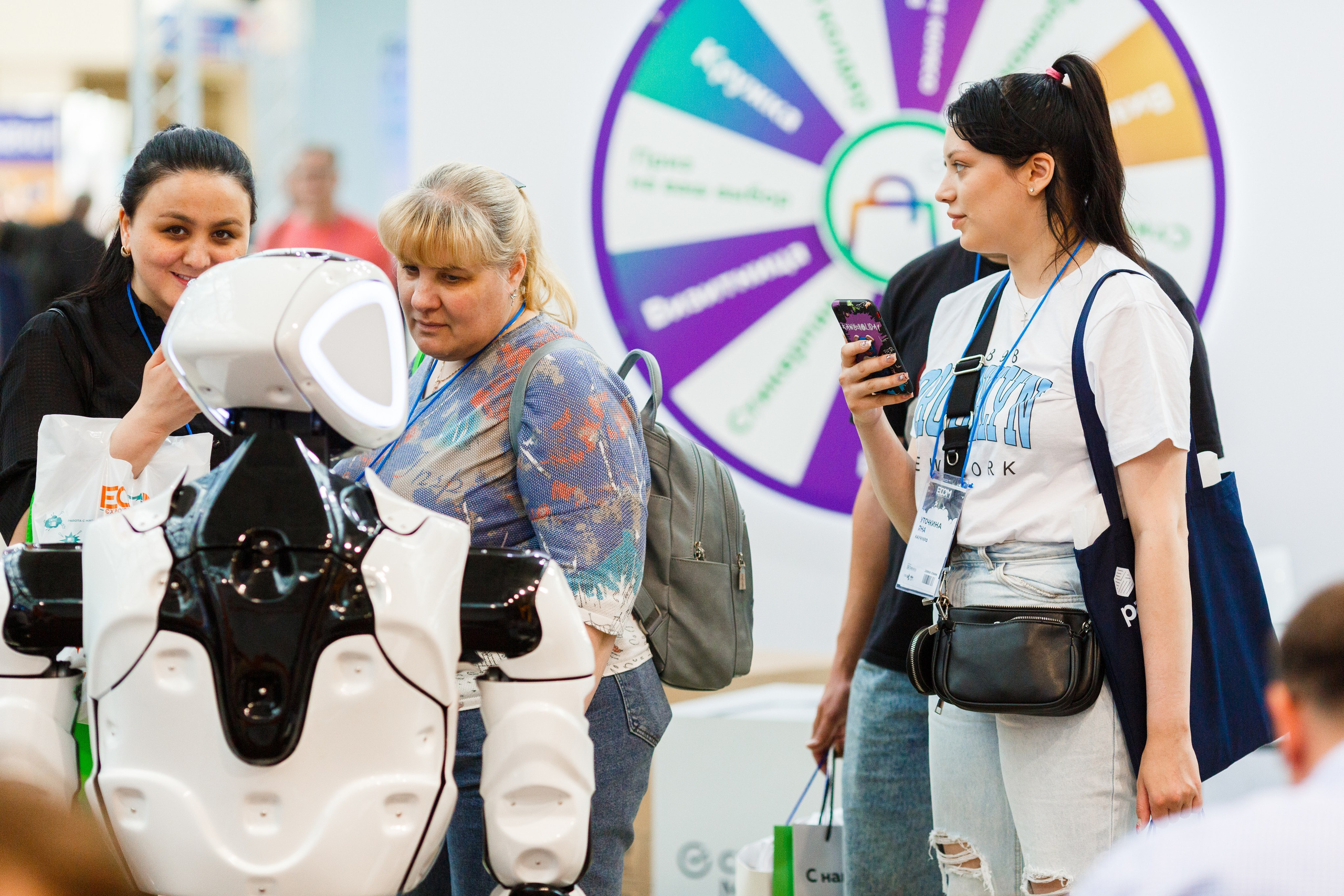 Обзор работы стенда Курьер-сервис. Репортажный фотограф Борис Геер