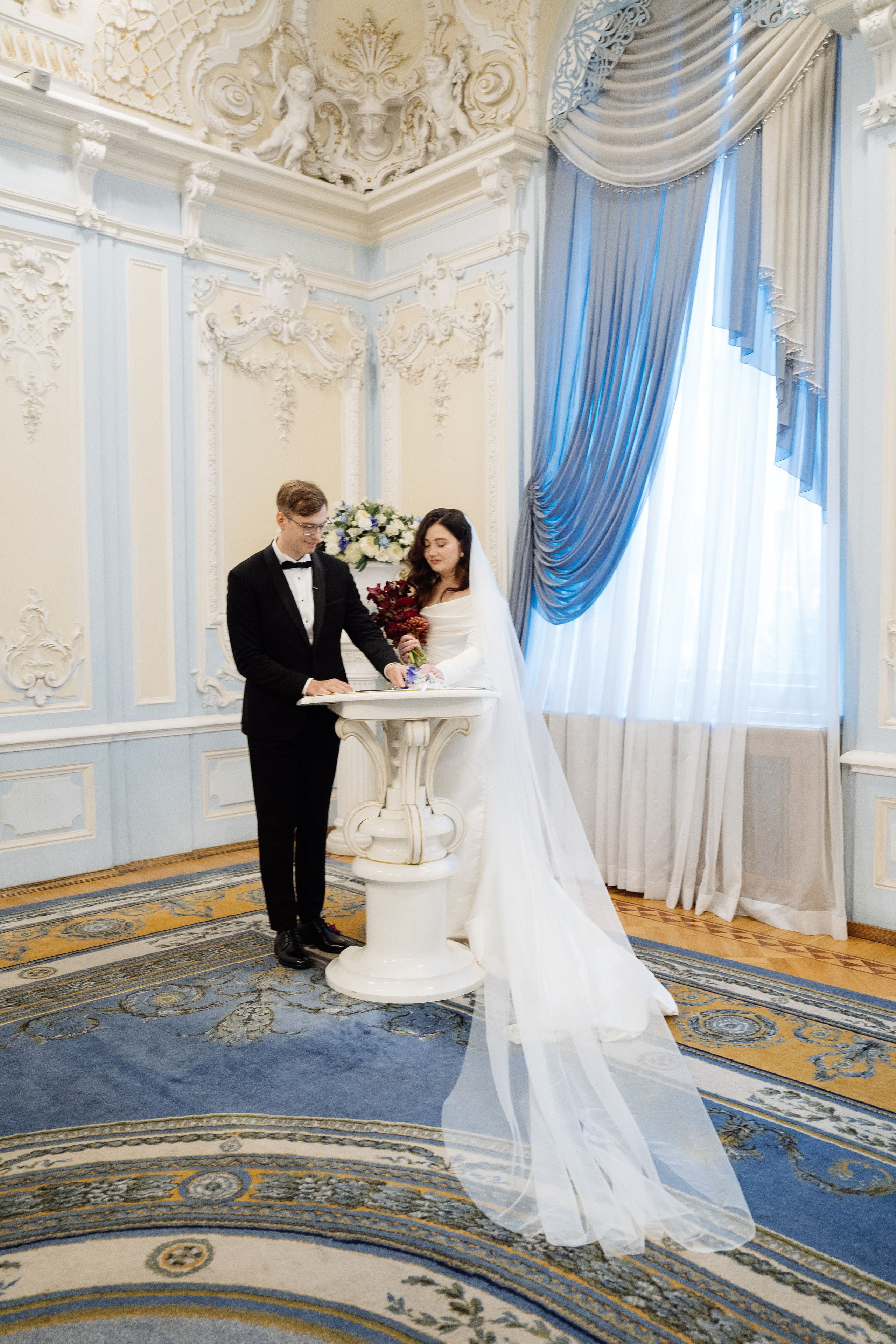 Современная свадьба во дворце. Свадебный фотограф организатор в Санкт-Петербурге Ассоль Опарина