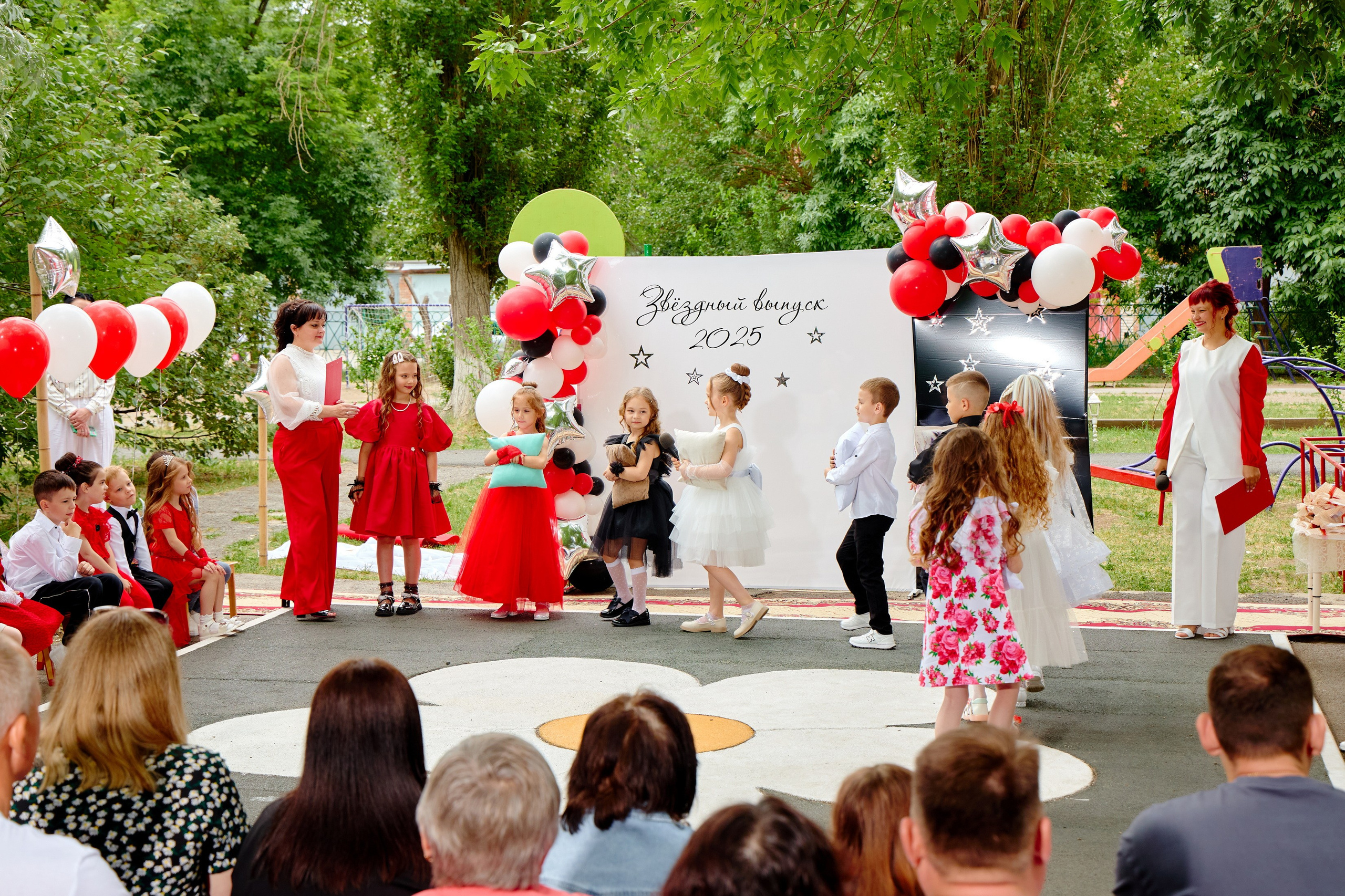 Выпускной 45 сад. Фотограф Выпускные альбомы Таганрог Сергей Коробченко