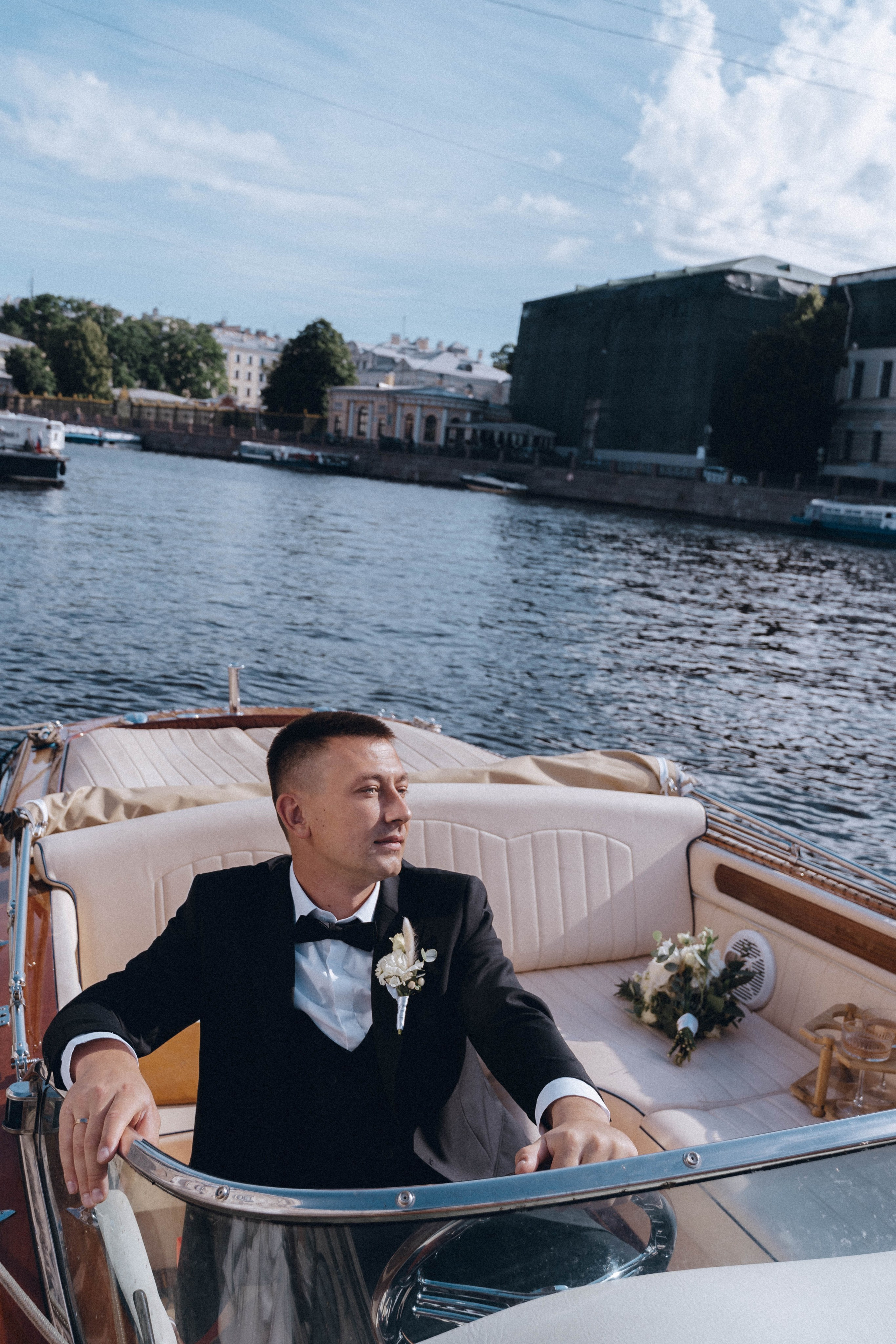 СВАДЕНБНАЯ СЬЕМКА НА КАТЕРЕ ПО КАНАЛАМ САНКТ-ПЕТЕРБУРГА И В АКВАТОРИИ НЕВЫ. Профессиональный фотограф, Санкт-Петербург — Виктория Богомолова
