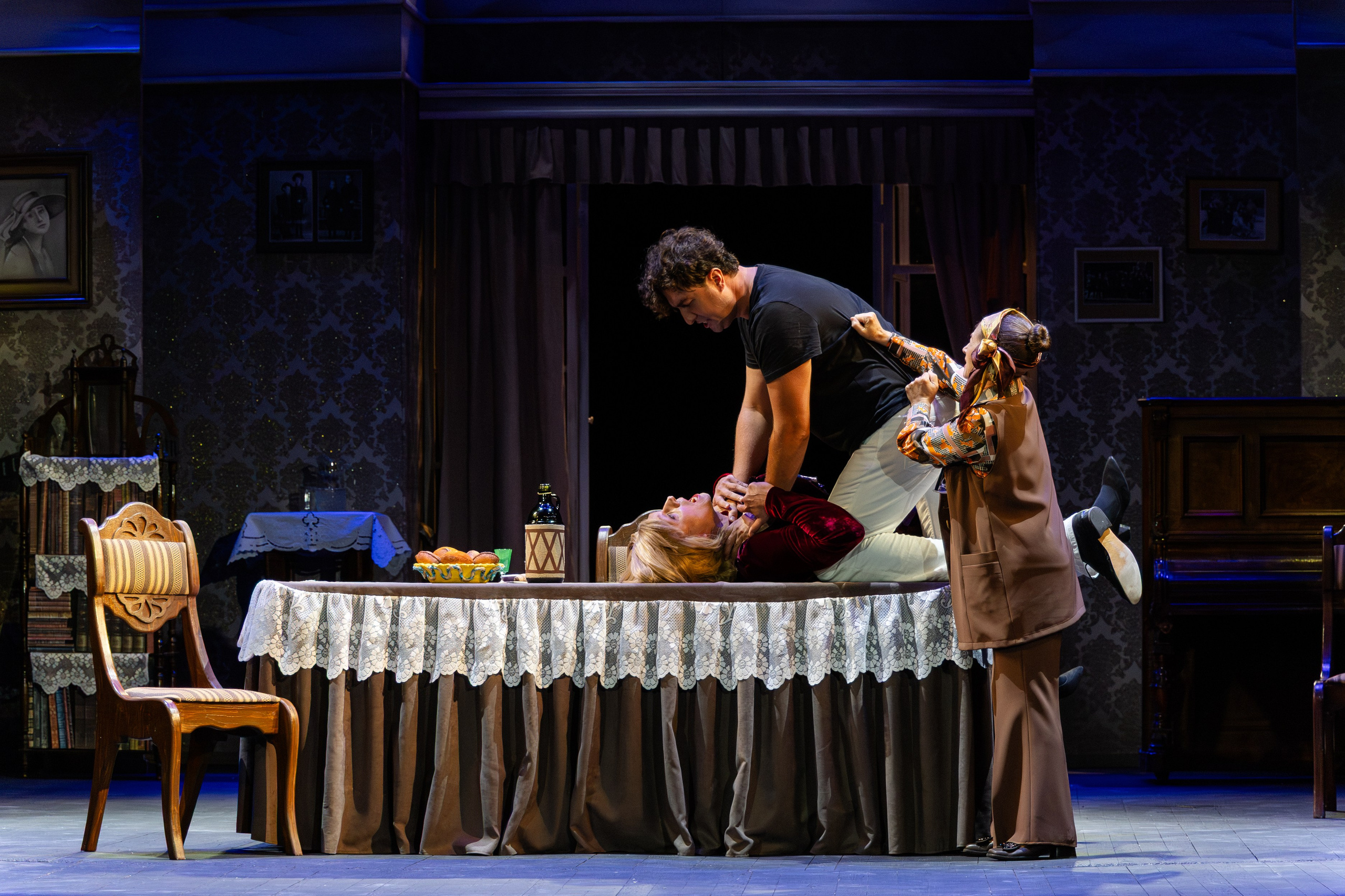 Театр Юного Зрителя «Отчаянные Тетки». Фотограф Марк Файзулин