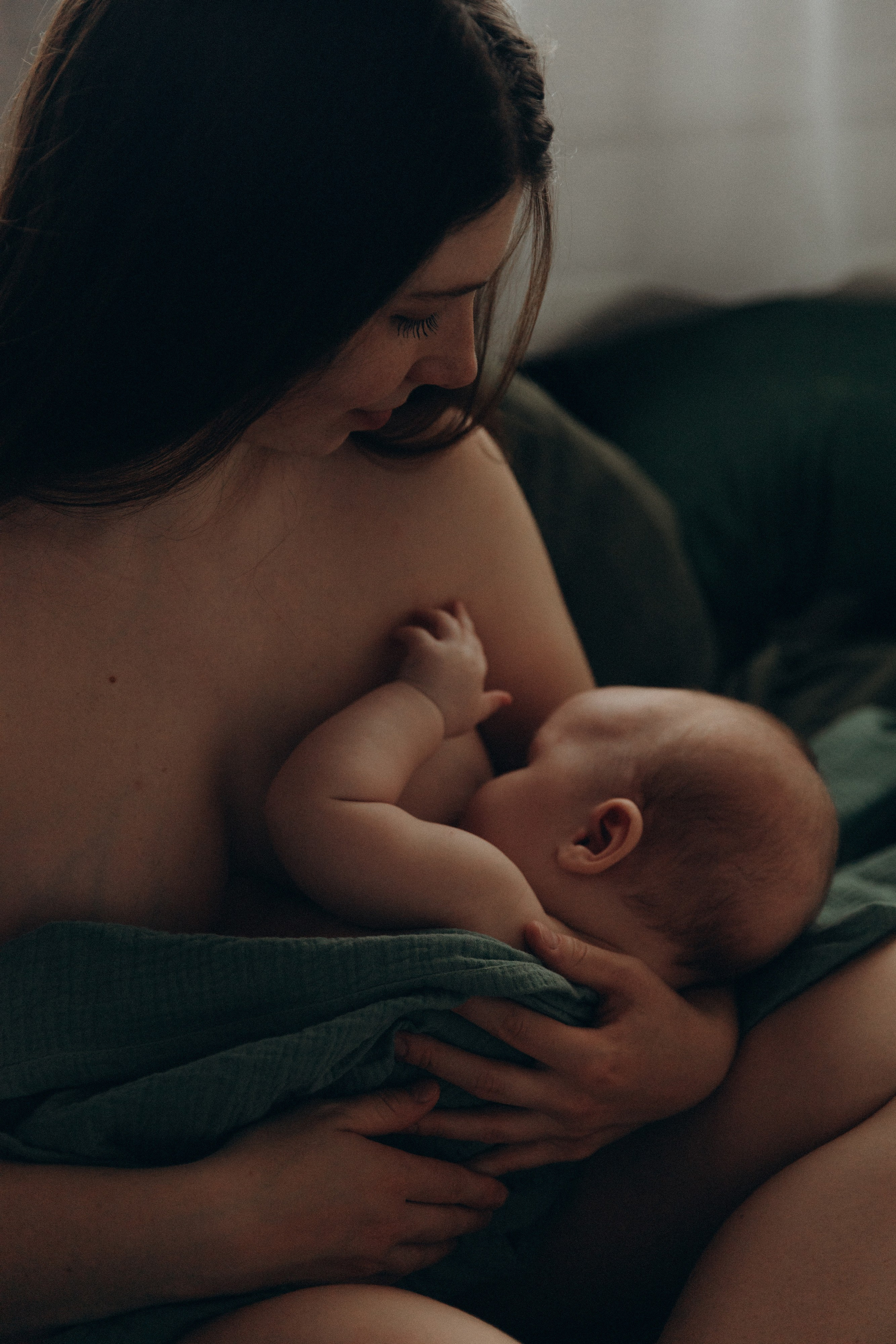 Мама и малыш, домашняя история. Фотограф Ульяна Дивина в Нижнем Новгороде и Нижегородской области