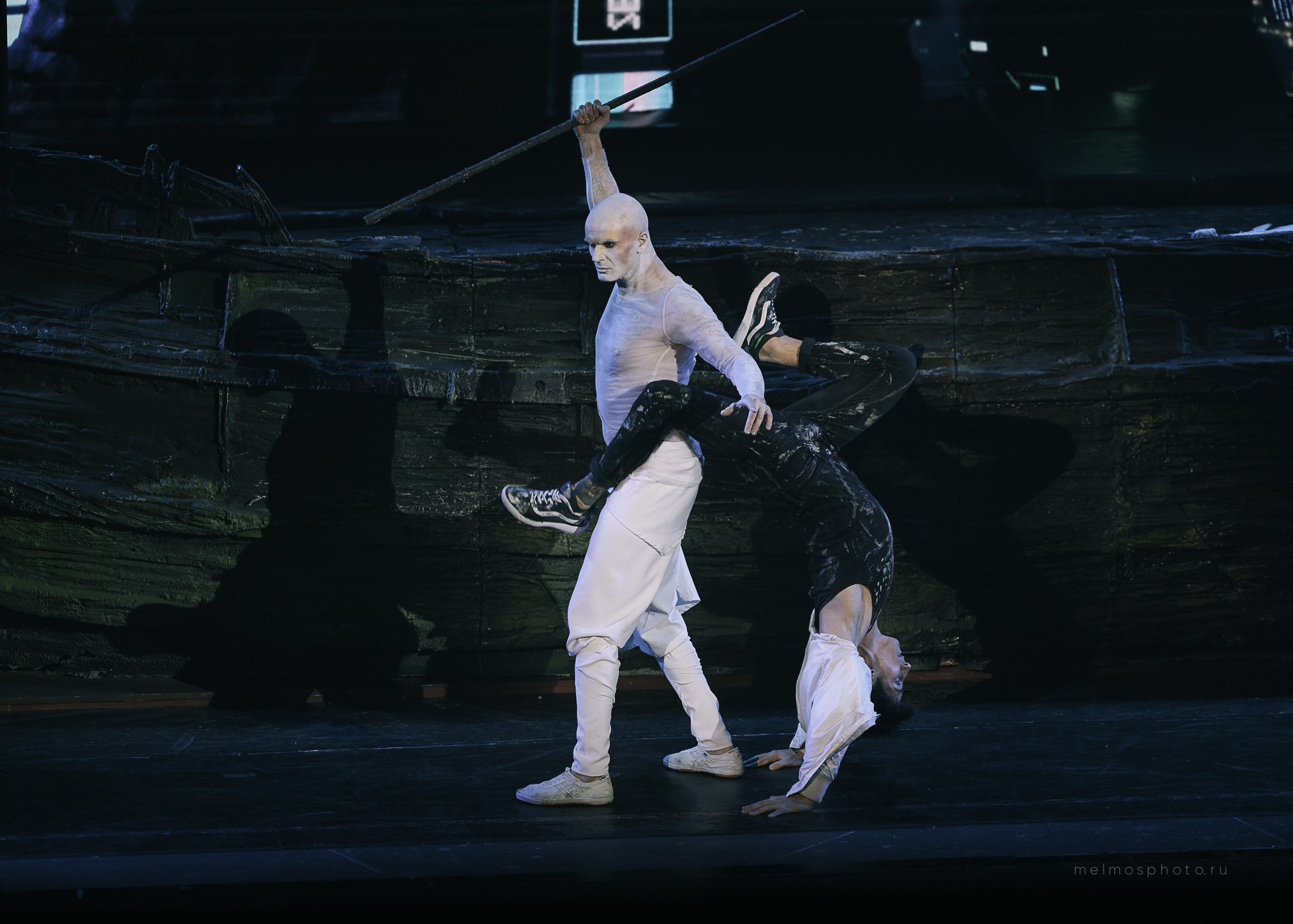 АНТИГРАВИТАЦИЯ. Репортажный, архитектурный, театральный и файн-арт фотограф Лена Мельникова в Москве