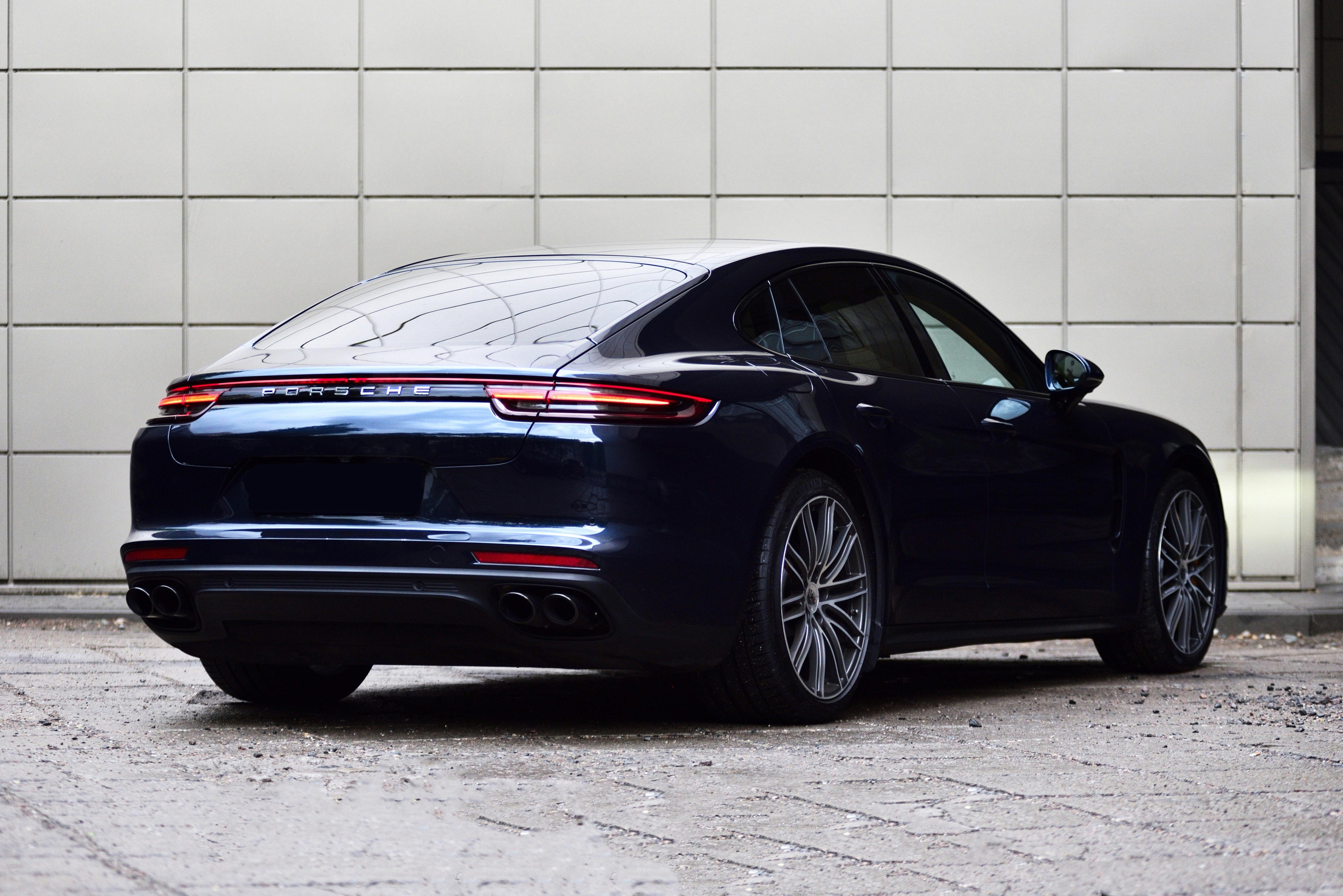 Porsche Panamera Turbo S. Автомобильный и интерьерный фотограф в Минске Александр Тагаев