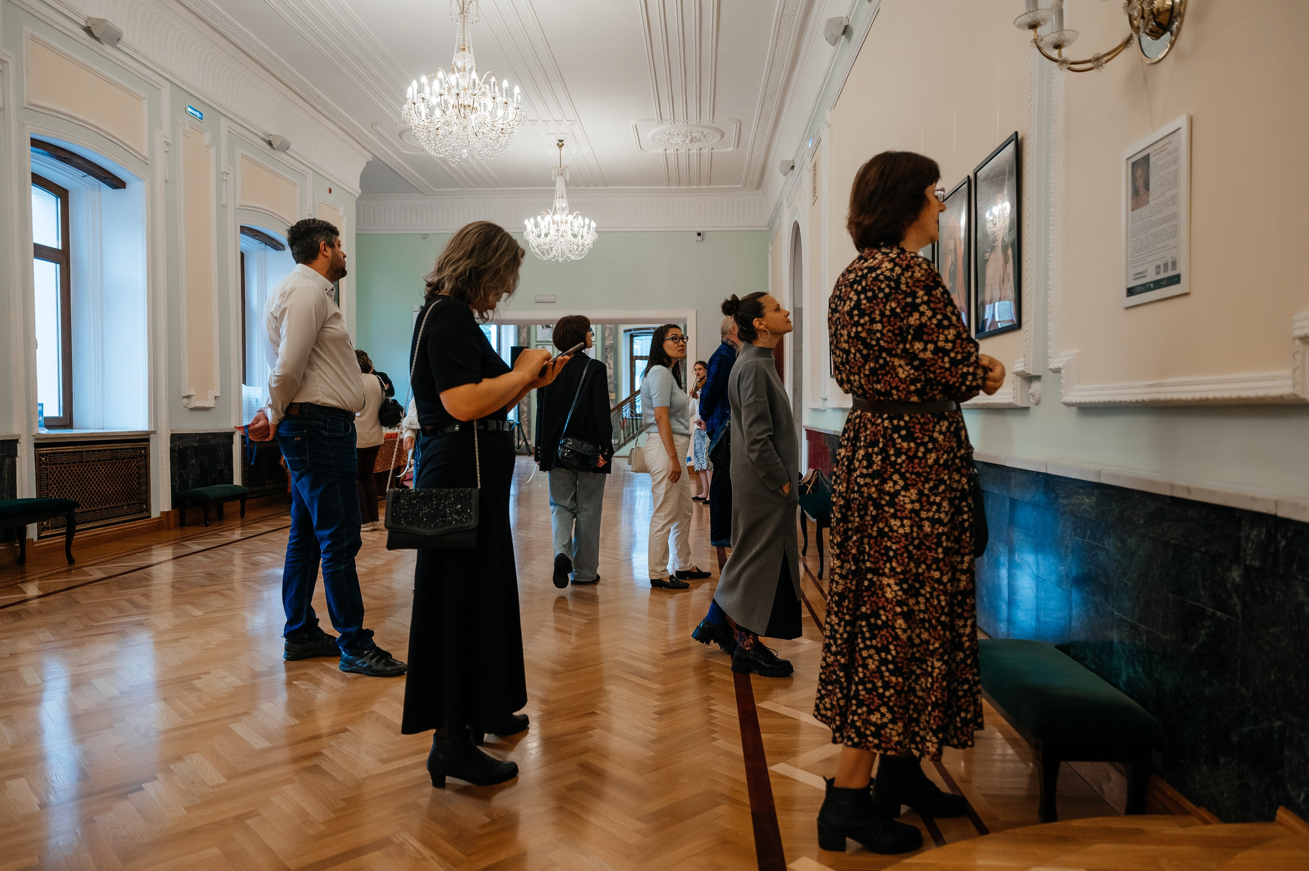 Открытие выставки Кати Васильевой в Молодежном театре. Wedding and family photographer USA