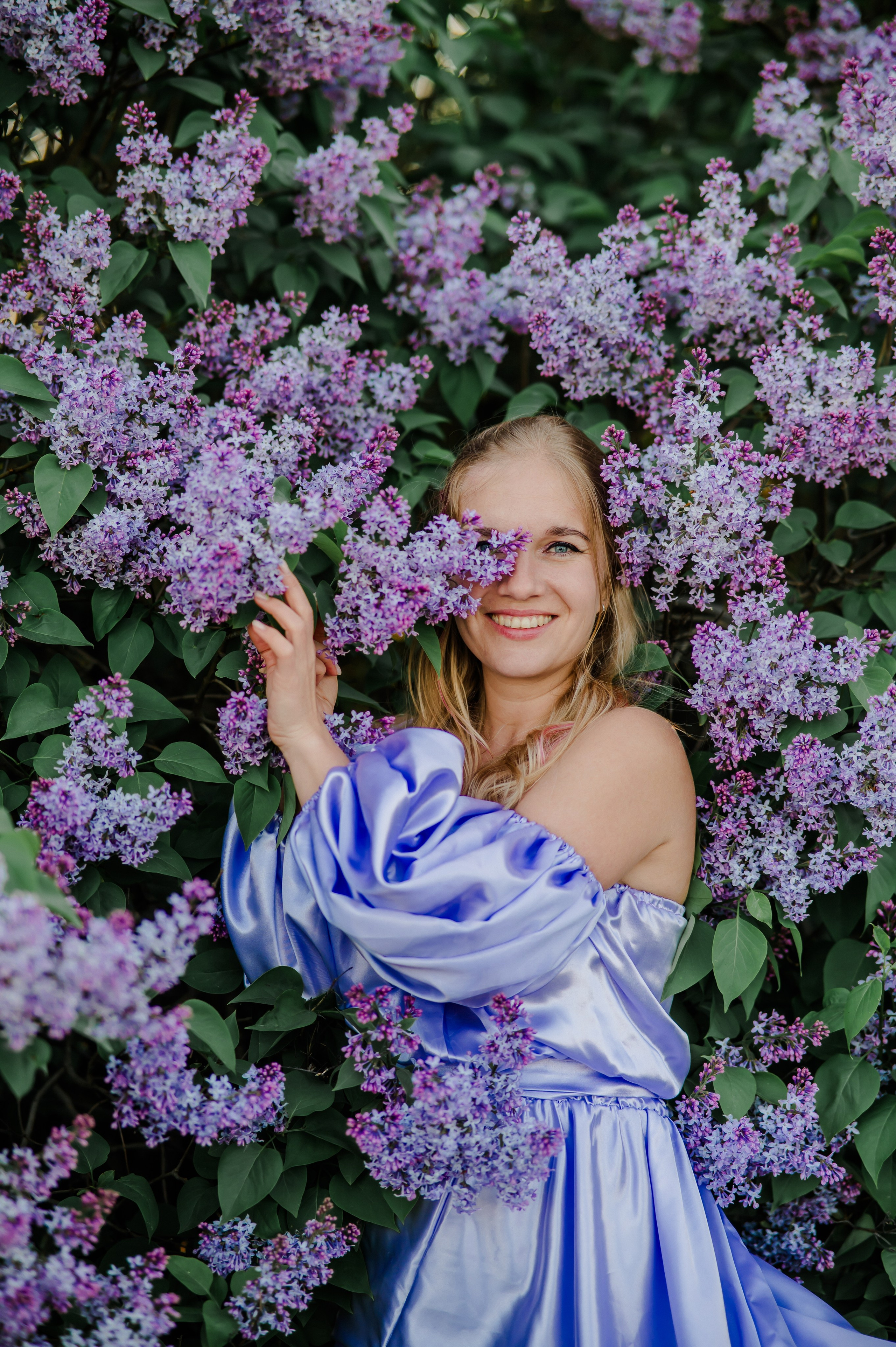 Юлия и сирень. Свадебный и семейный фотограф Евгения Кононова