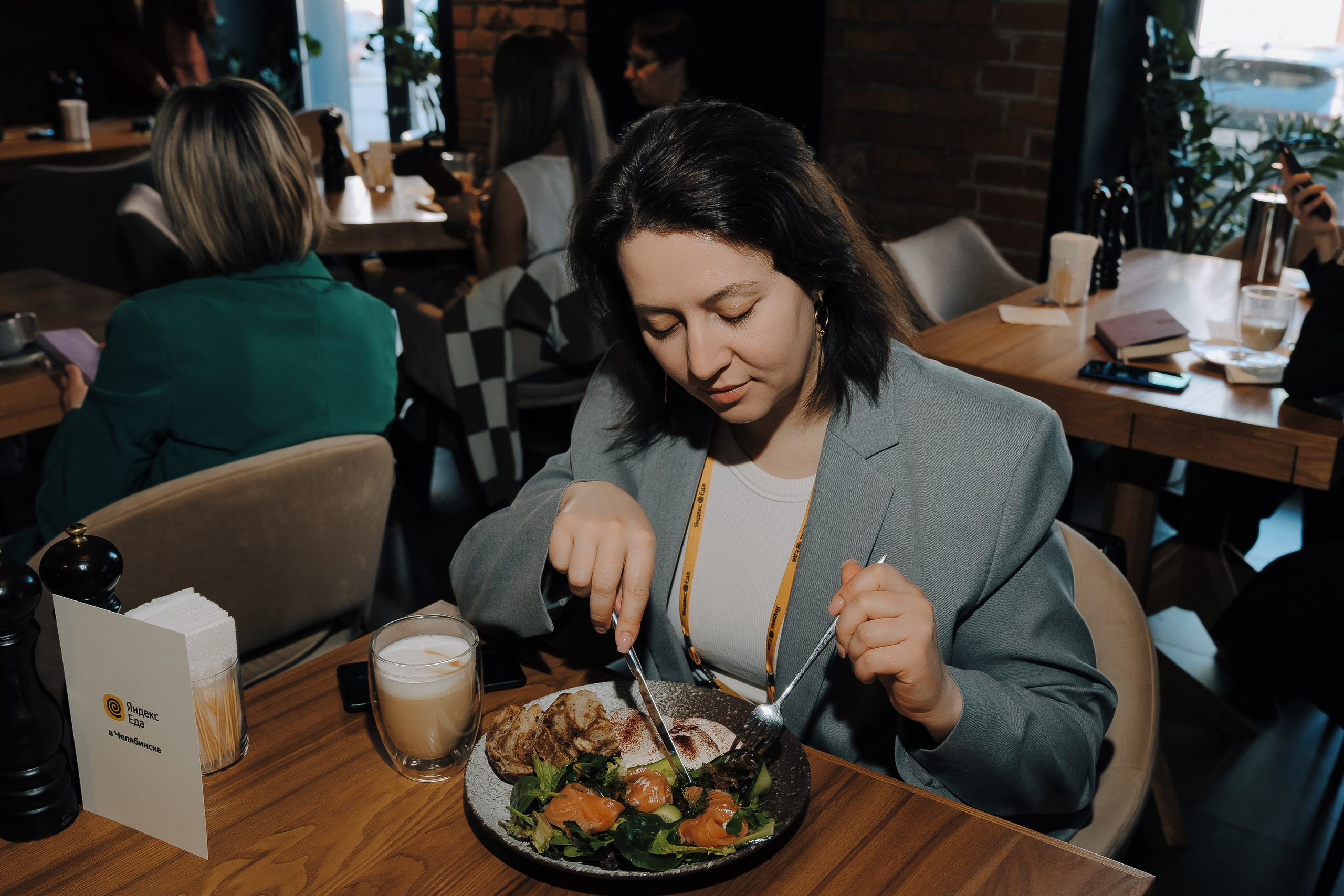 ЯНДЕКС ЕДА ПРЕСС-ЗАВТРАК. Репортажный фотограф Зуев Роман г. Челябинск