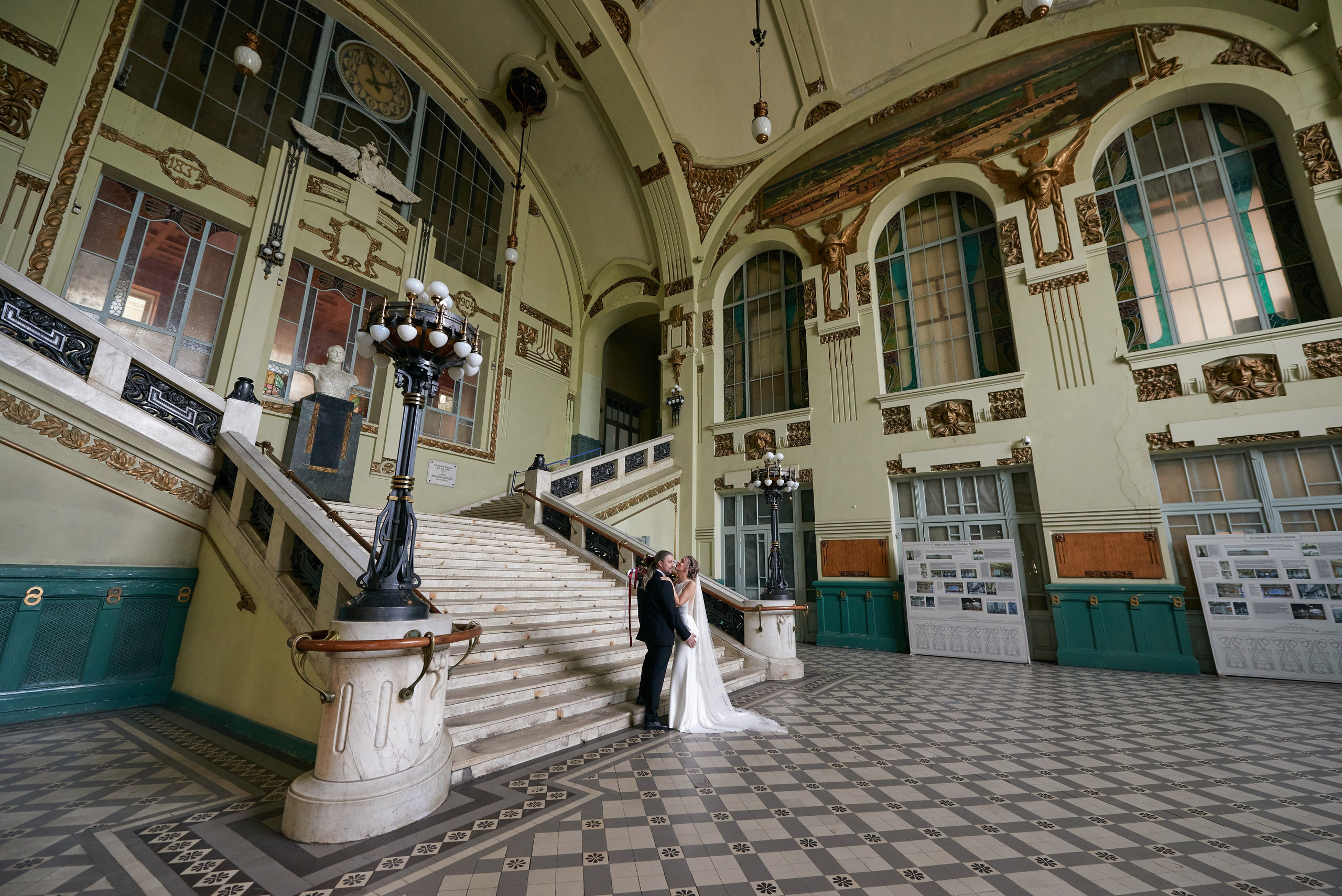 Юлия и Денис (фотосессия на Витебском вокзале и в Польском саду). Портретный, семейный и свадебный фотограф в Санкт-Петербурге и в Пушкине Ширяев Денис