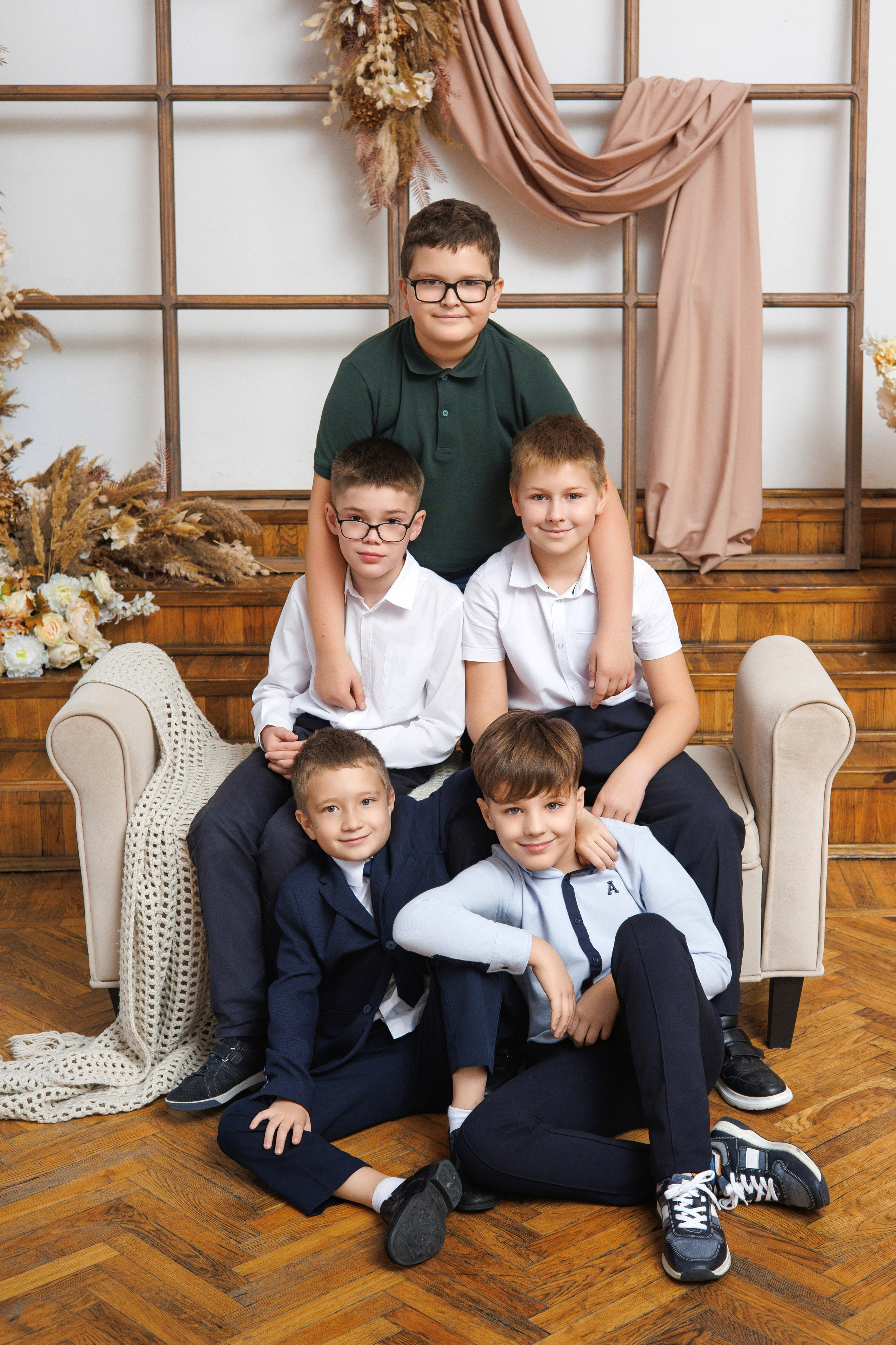 Локация для коллективных кадров № 5. Выпускные альбомы клевербук Воронеж