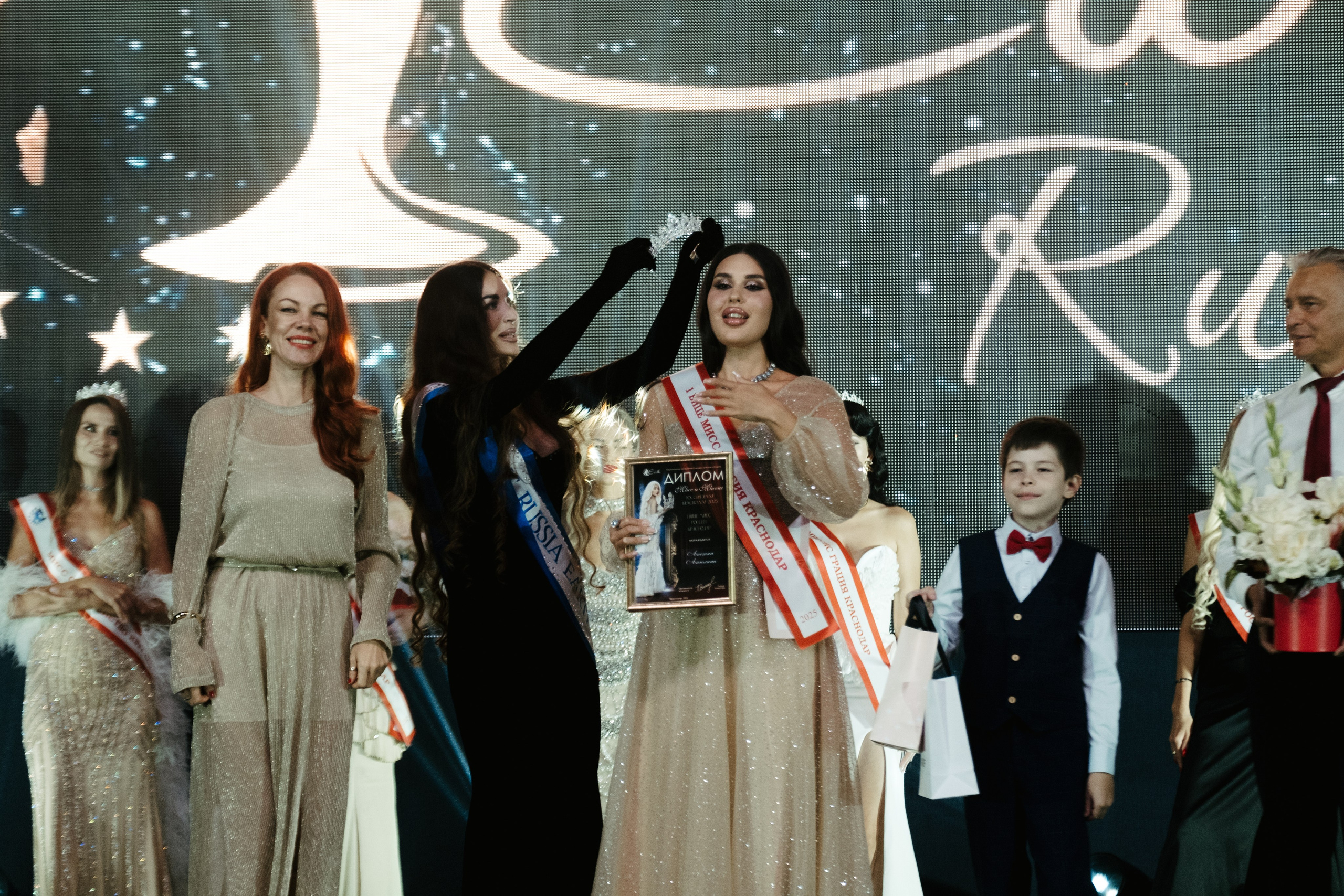 Мисс и Миссис Россия Земли Краснодар 2025 программа. Свадебный и репортажной фотограф Денис Ожигин в Краснодаре и Краснодарском крае