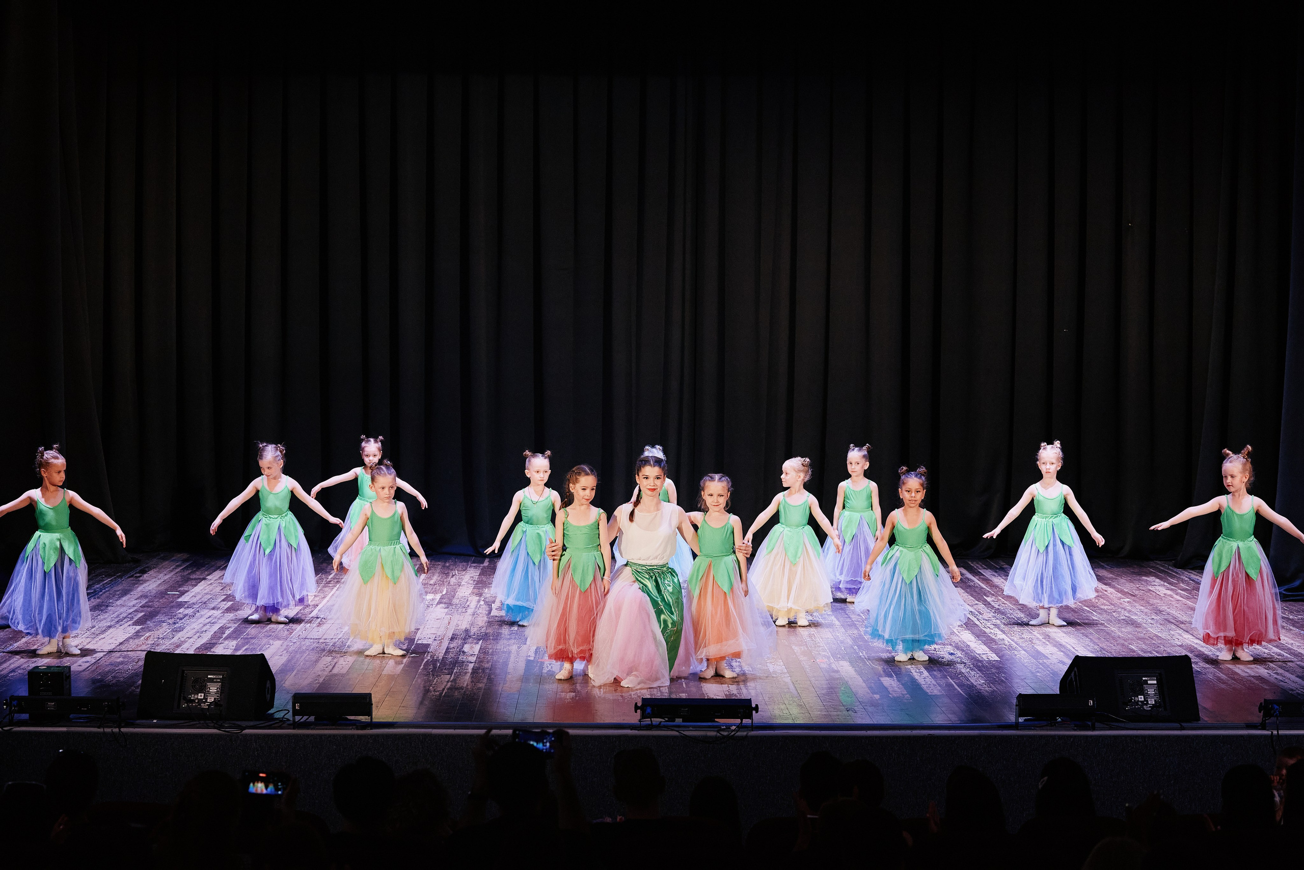 Концерт танцевальной студии Фиеста 08.06. Свадебный репортажный фотограф краснодар максим дремов дрёмов фотосессия студия цена