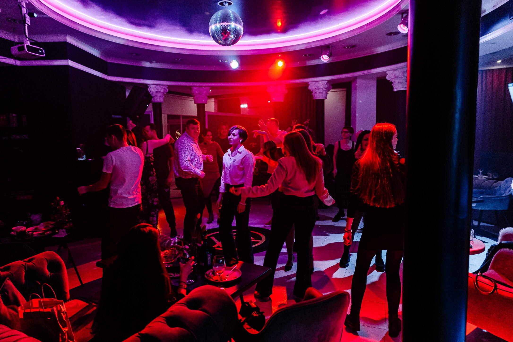 8 марта в лаунж-баре Major 2024. Свадебный, семейный и детский фотограф в Калининграде Елена Кравцова