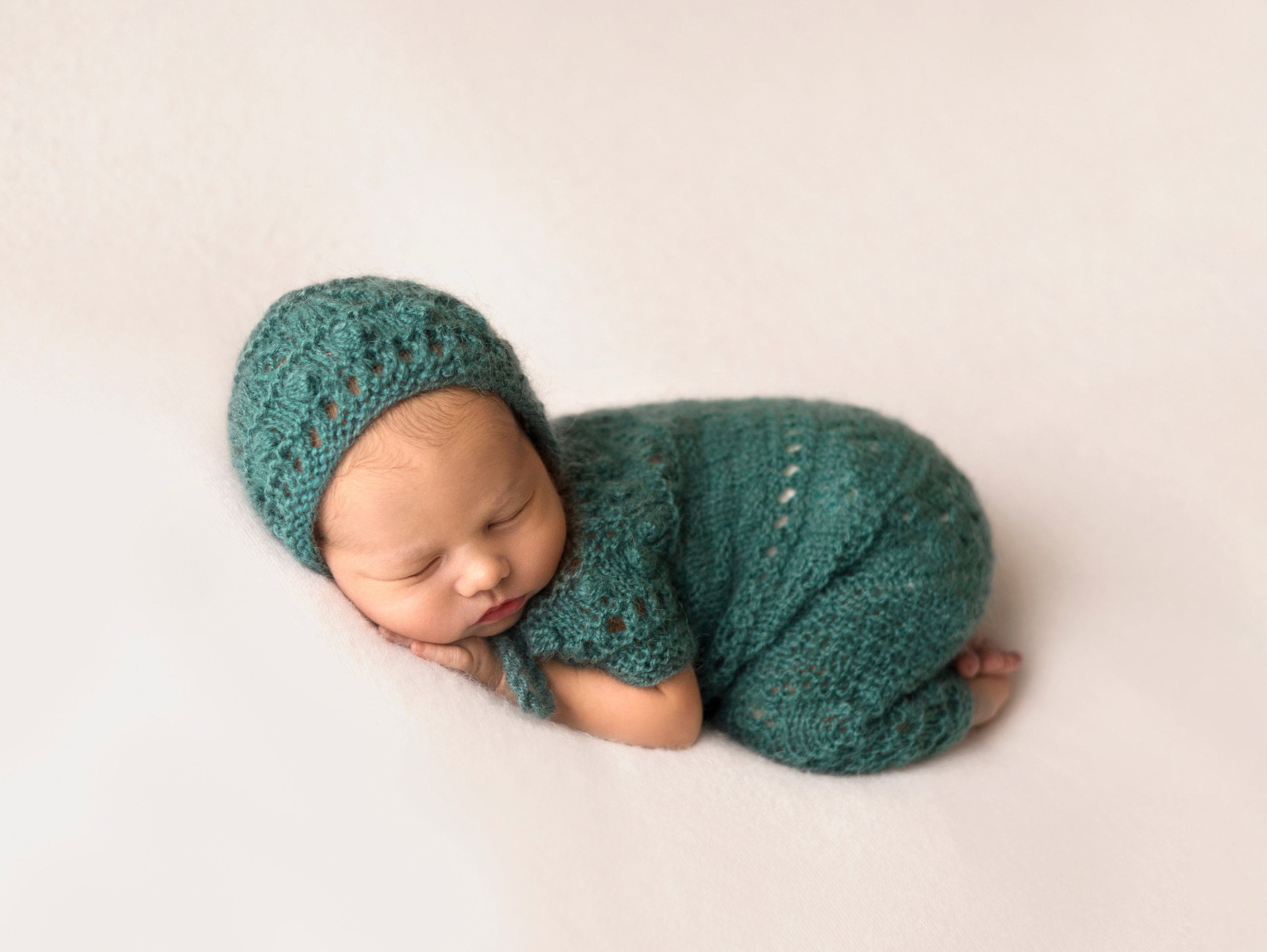 Newborn. Фотограф новорождённых в Казани Нейля Гильмутдинова ньюборн