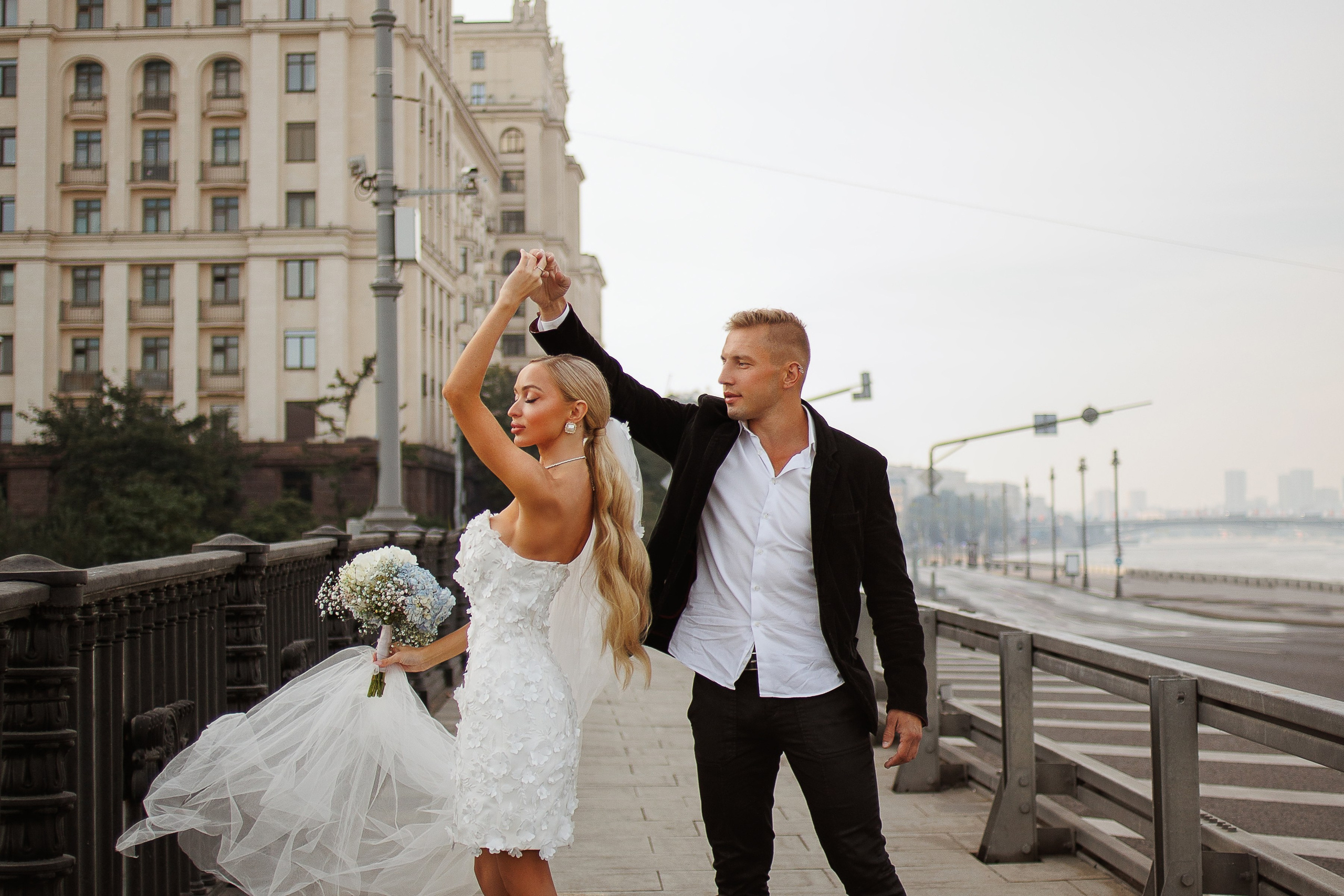 На мопеде Даша и Леша. Марковкина КрисТина