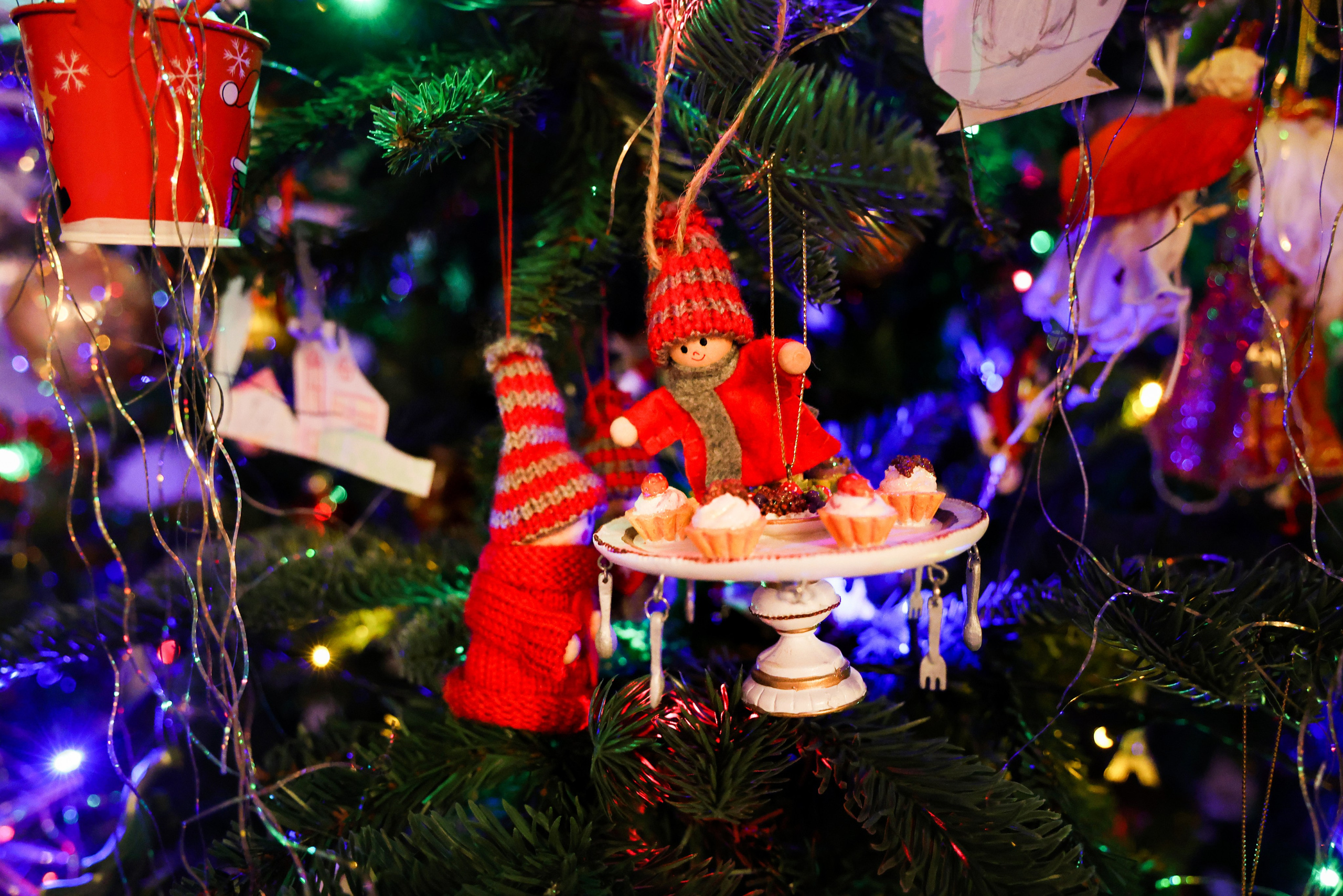 Christmas tree. Portrait photographer based in Toronto — Blinova Mariia