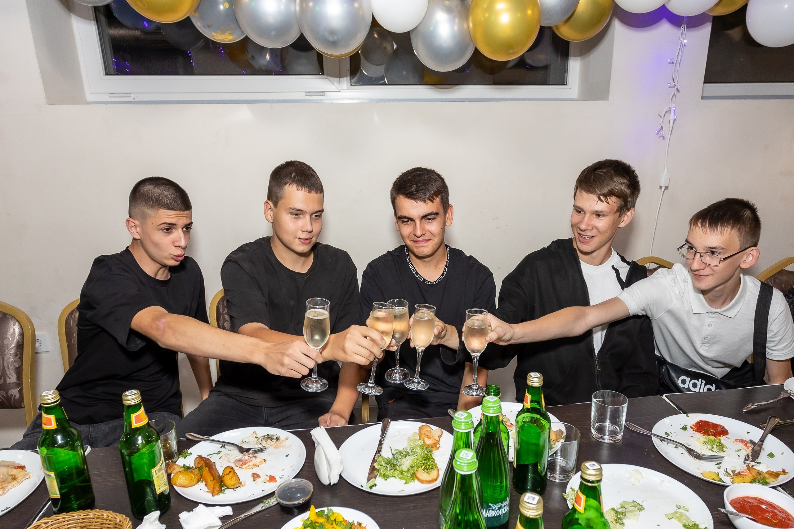 Вручение аттестата и выпускной вечер. Выпускные альбомы Майкоп, Краснодар Елена Золотарева