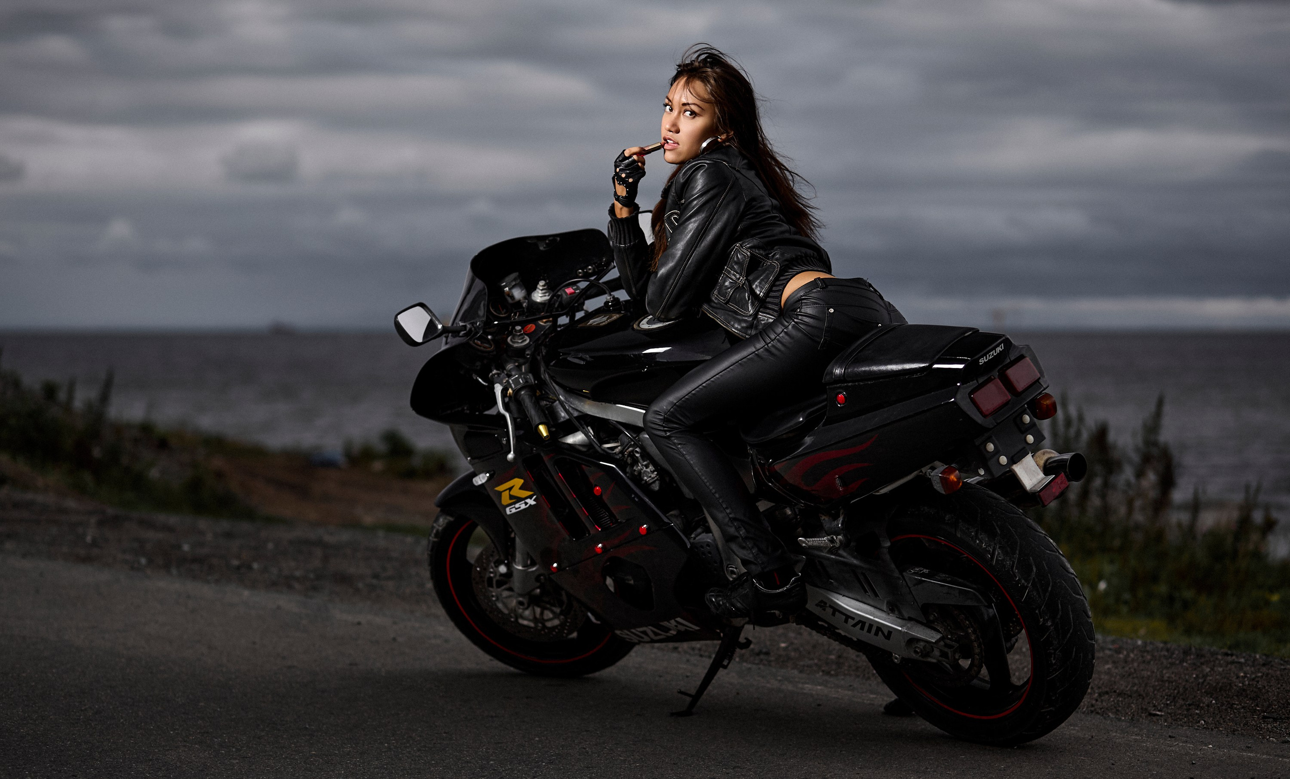 Парень, девушка, байк. Фотограф Андрей Серенков