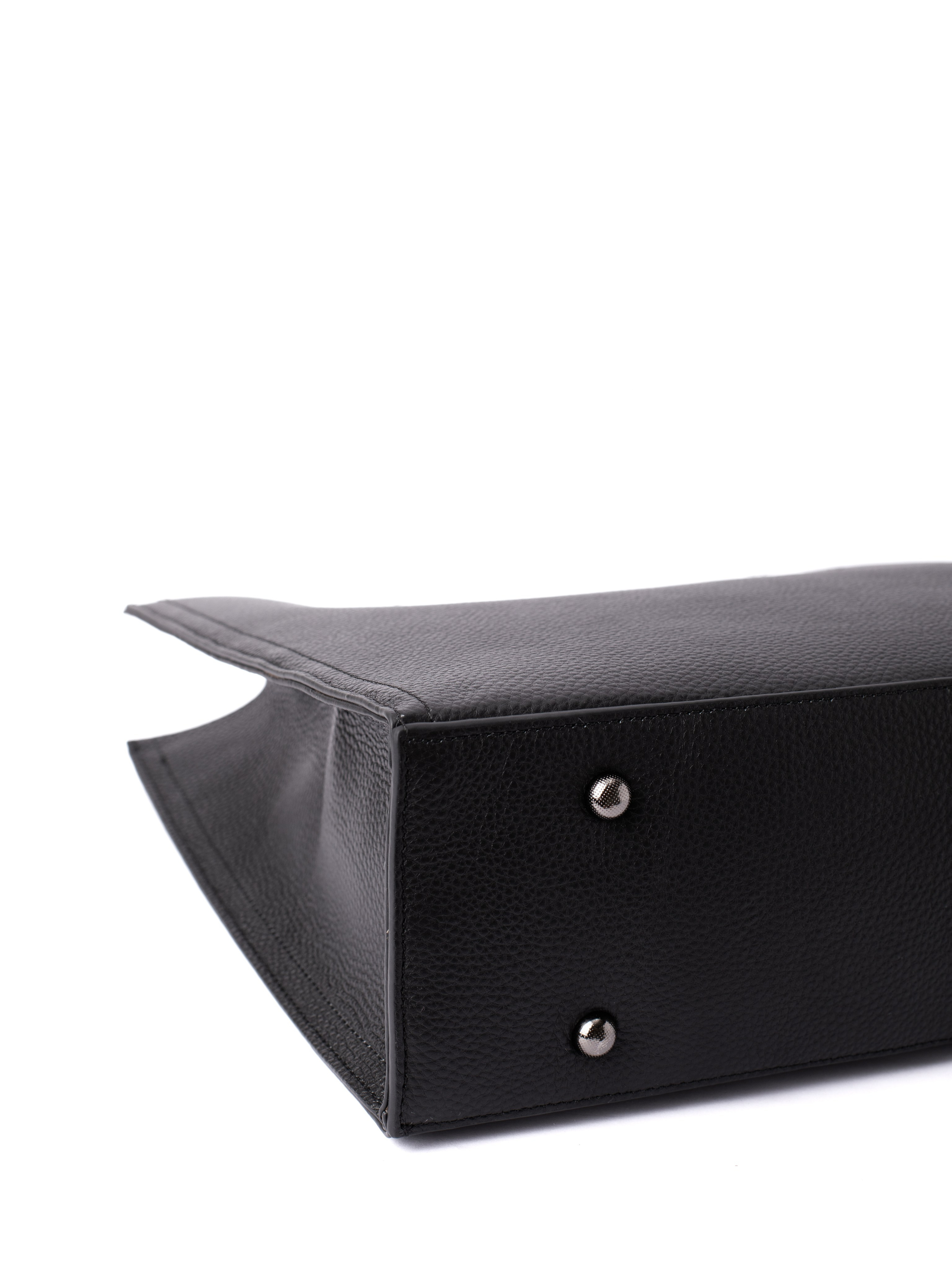 Женские сумки. Фотостудия предметной и модельной съёмки для маркетплейсов