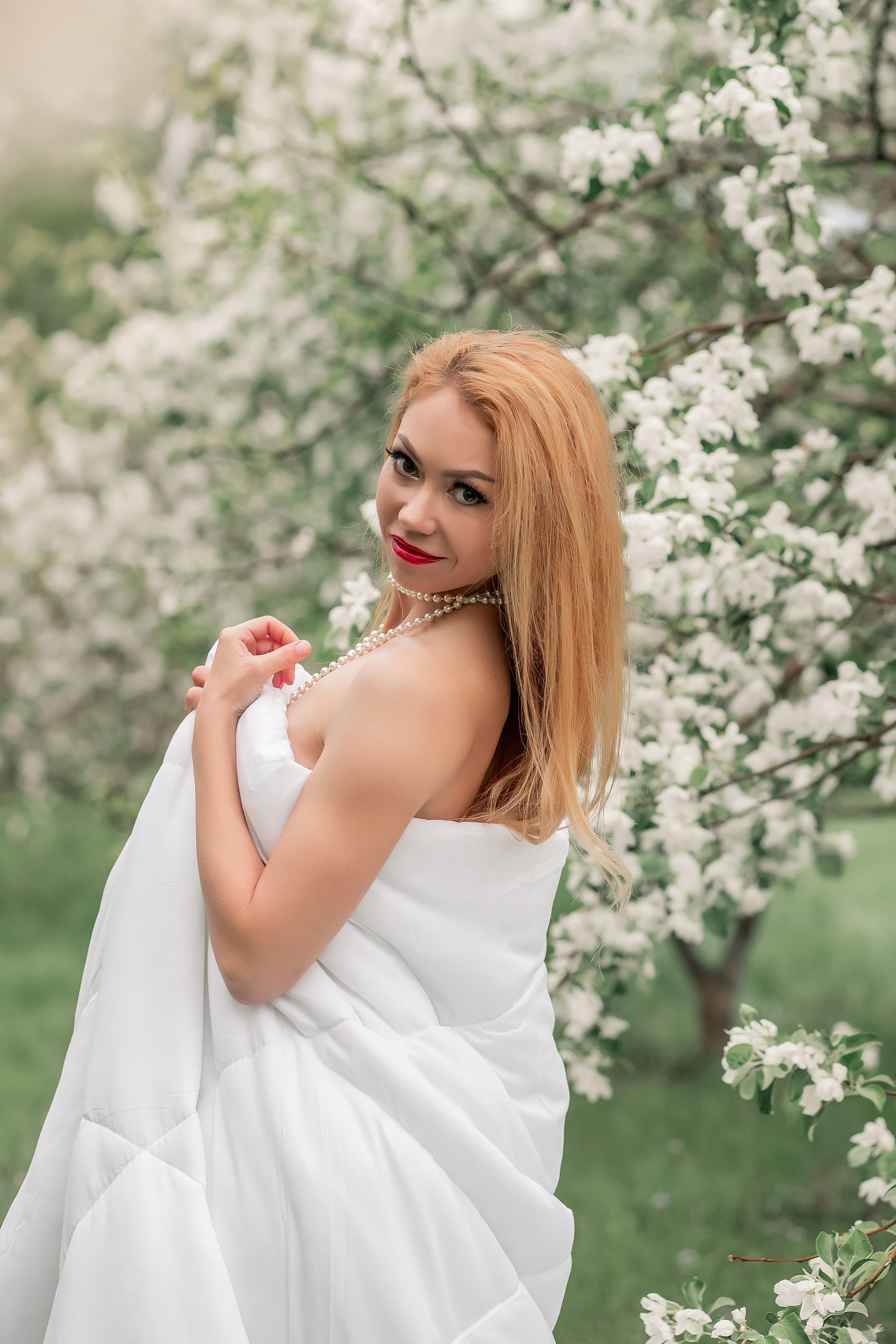 Рассвет в яблоневом саду. Детский и семейный фотограф в Красноярске Юлия Бирюкова