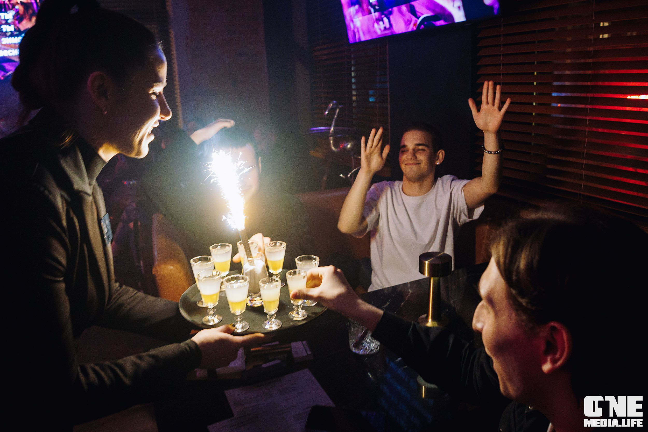 Пятница в Белгравии. One Media Life: фоторепортажи, фотоотчеты с мероприятий и заведений